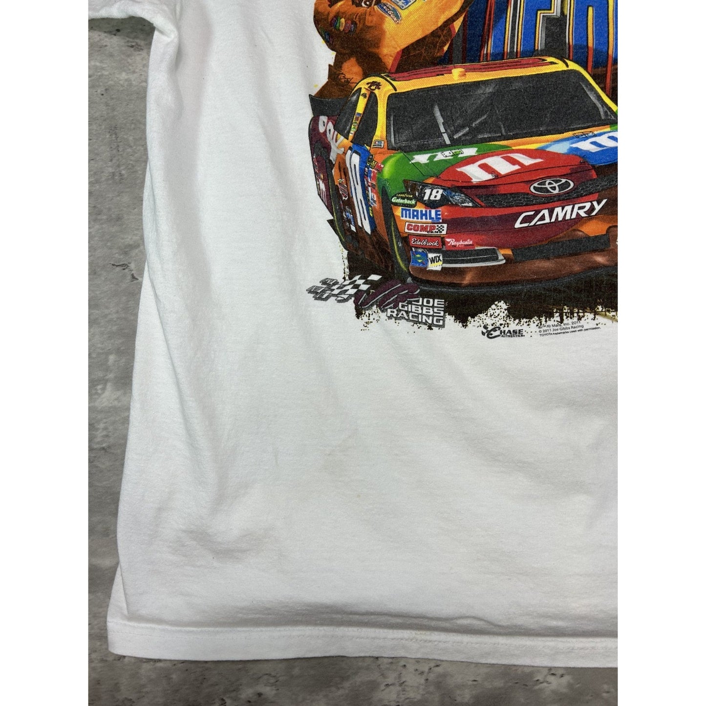 Vintage Kyle Busch #18 M&M Racing Nascar Graphic T-Shirt Size 2XL White