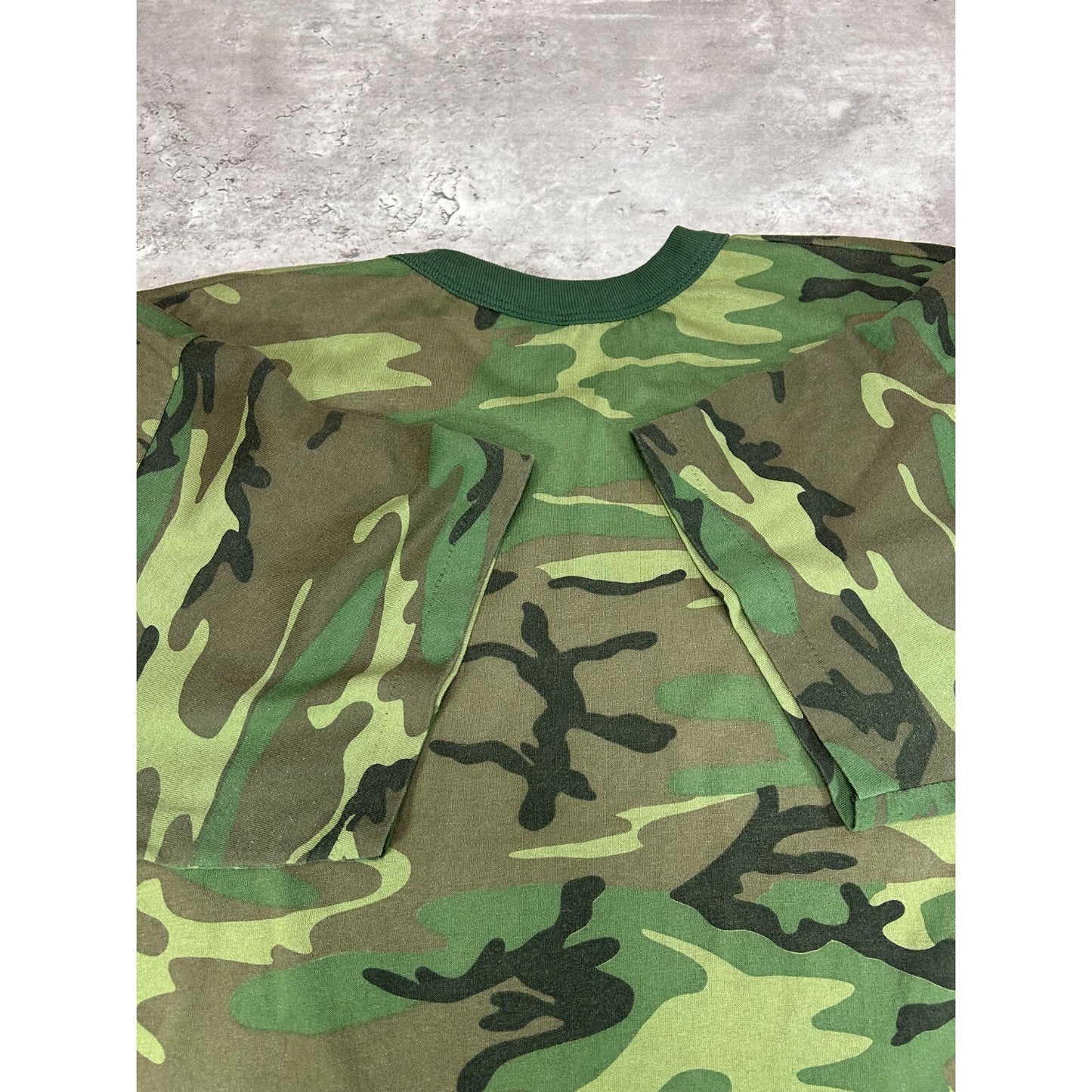 Vintage 80s Woodland Camo Hunting T-Shirt Size XXL