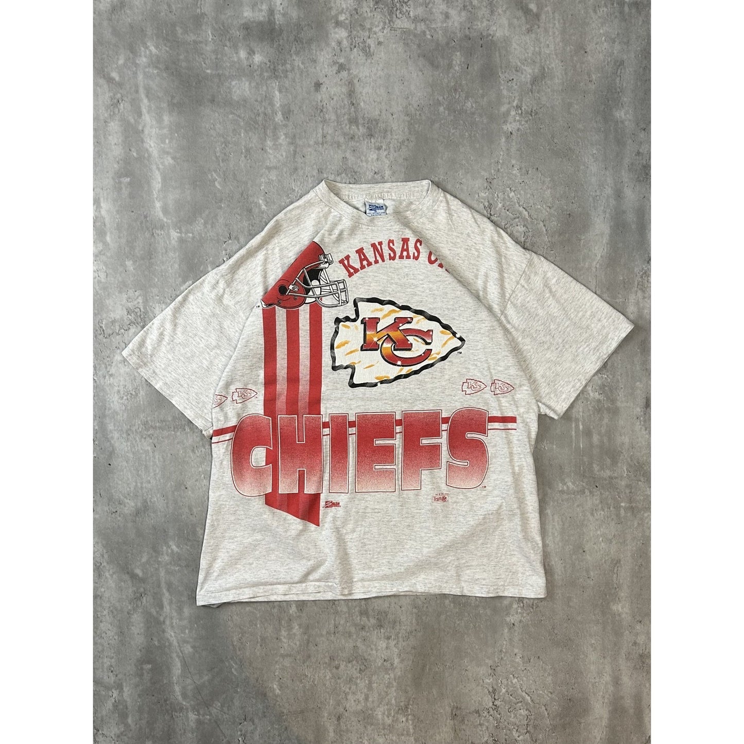 Vintage 90s Kansas City Chiefs NFL Spellout Helmet Graphic T-Shirt Size XL