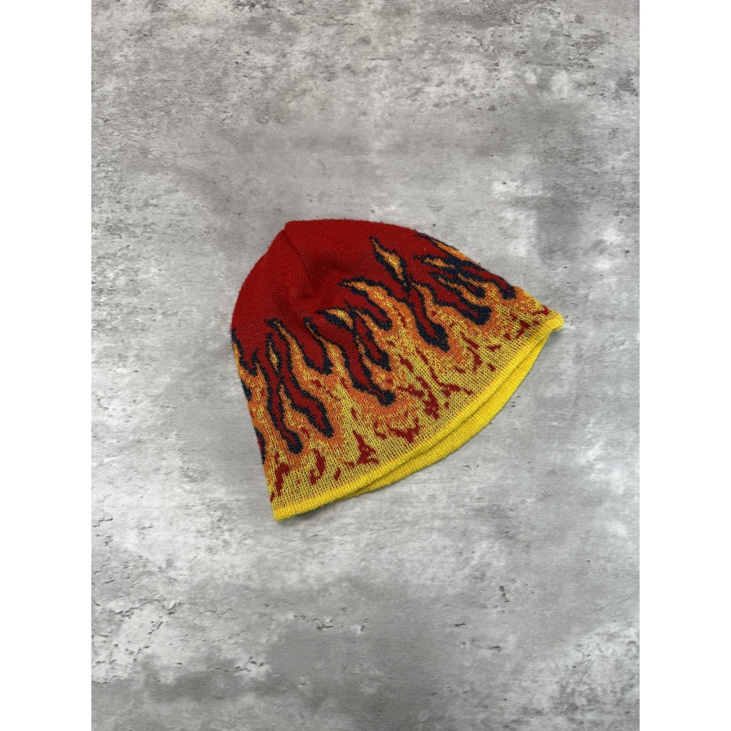 Vintage Y2K 200s Flame Print Detailed Graphic Beanie Hat OSFA Red