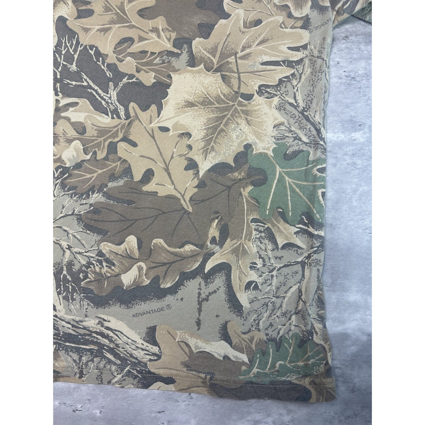 Vintage 90s Deer Graphic Nature Animal Tree Camo Hunting T-Shirt Size Large