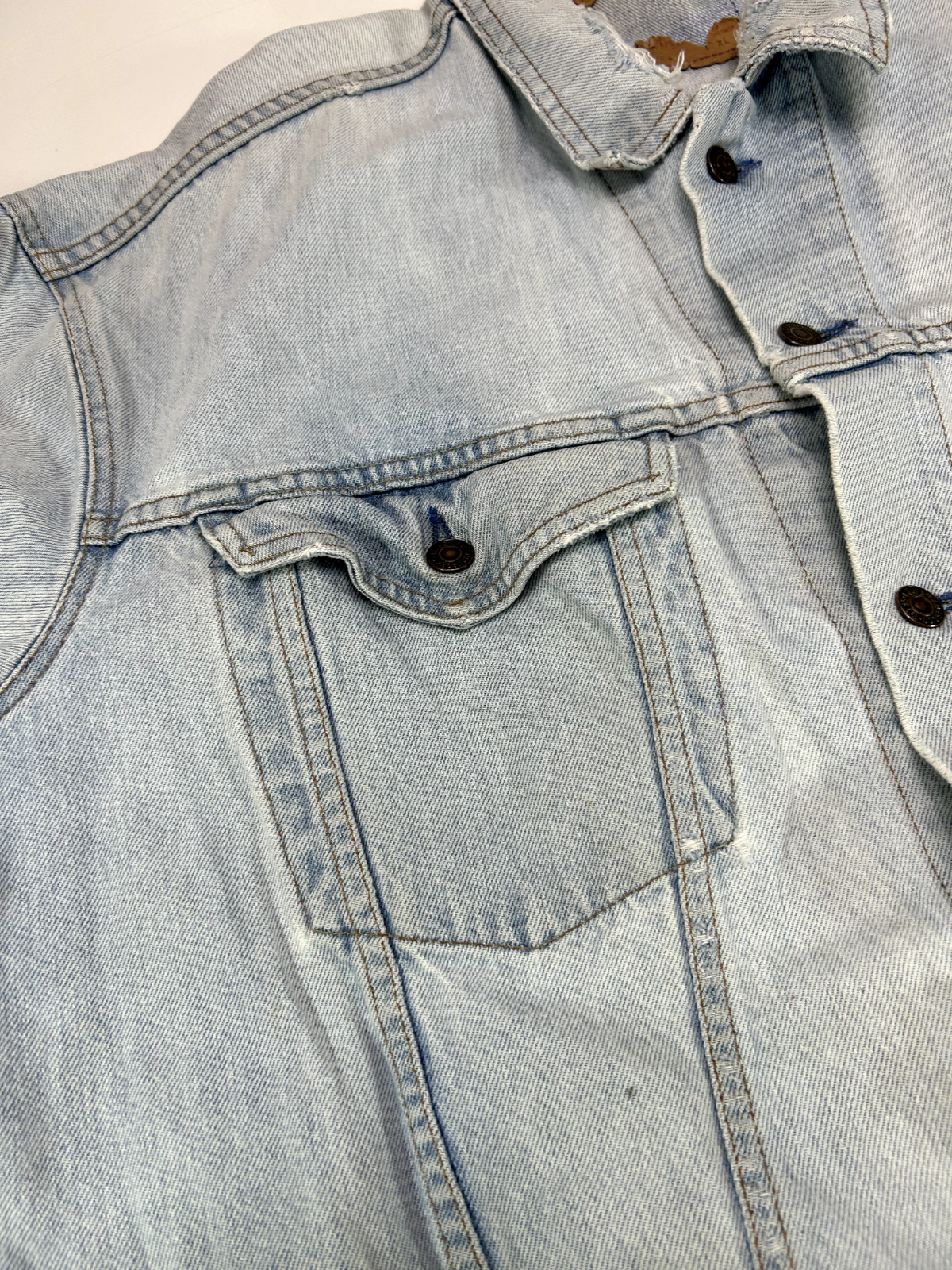 Vintage 80s Levis Red Tab Medium Wash Distressed Denim Trucker Jacket Size XL
