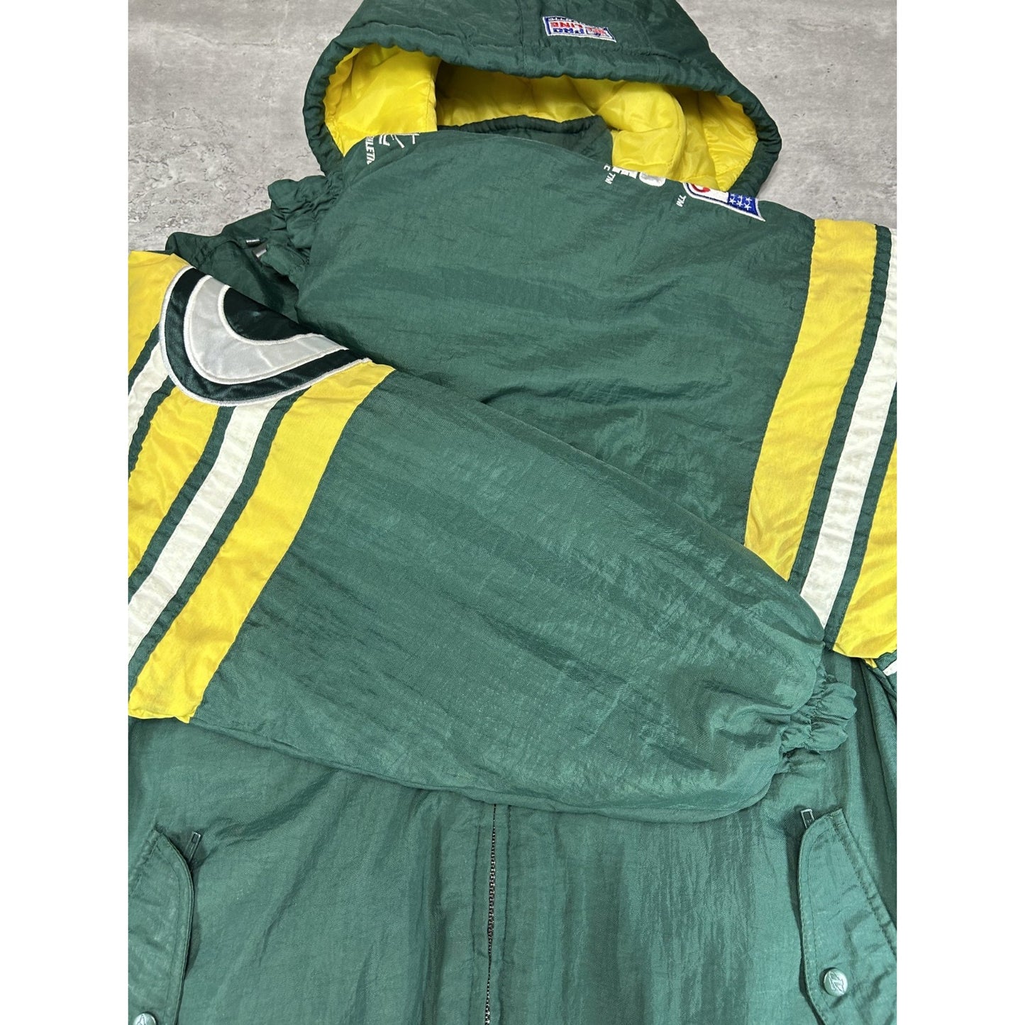 Vintage 90s Green Bay Packers NFL Embroidered Insulated Nylon Jacket Size Large