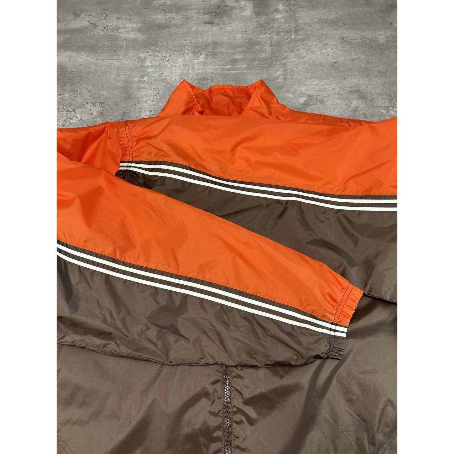 Vintage Cleveland Browns NFL Embroidered Logo Full Zip Nylon Jacket Size XL
