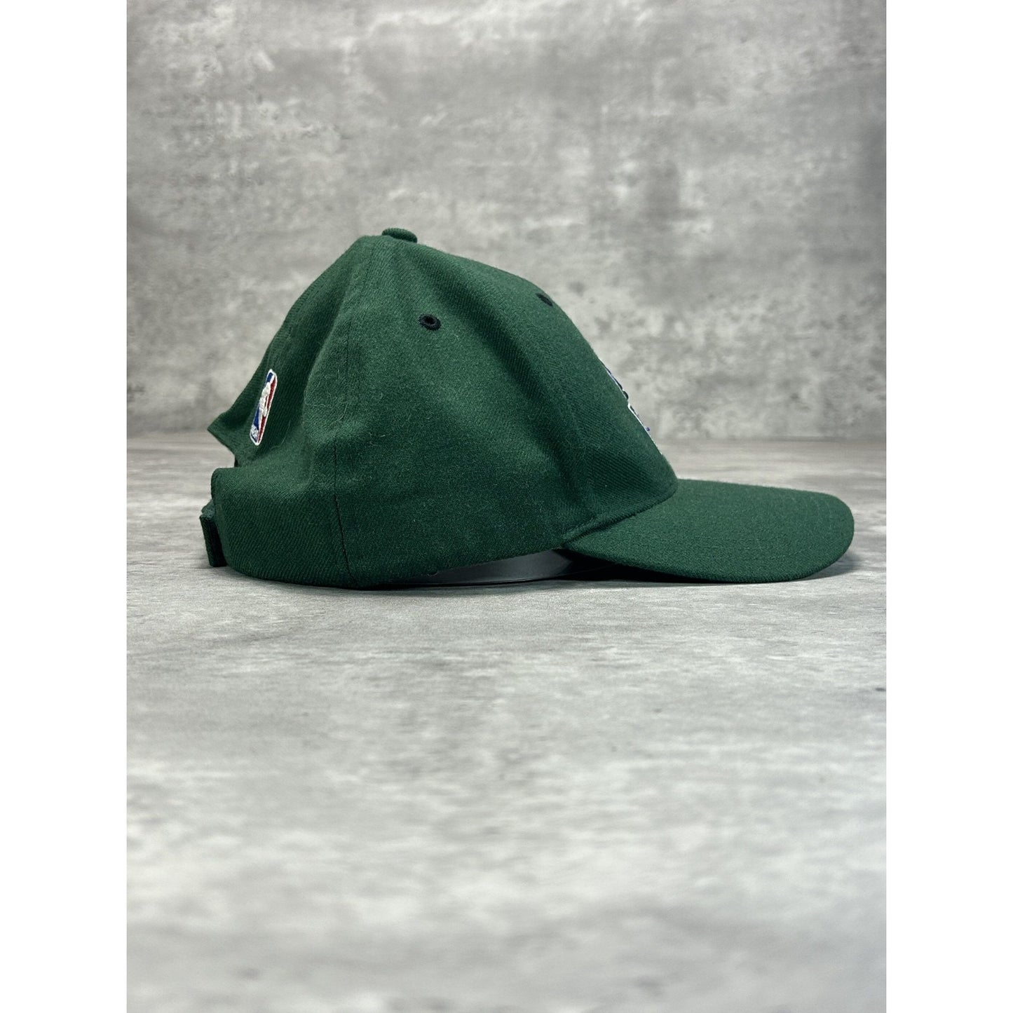 Vintage Milwaukee Bucks NBA Embroidered Logo Basketball Strapback Hat OSFA