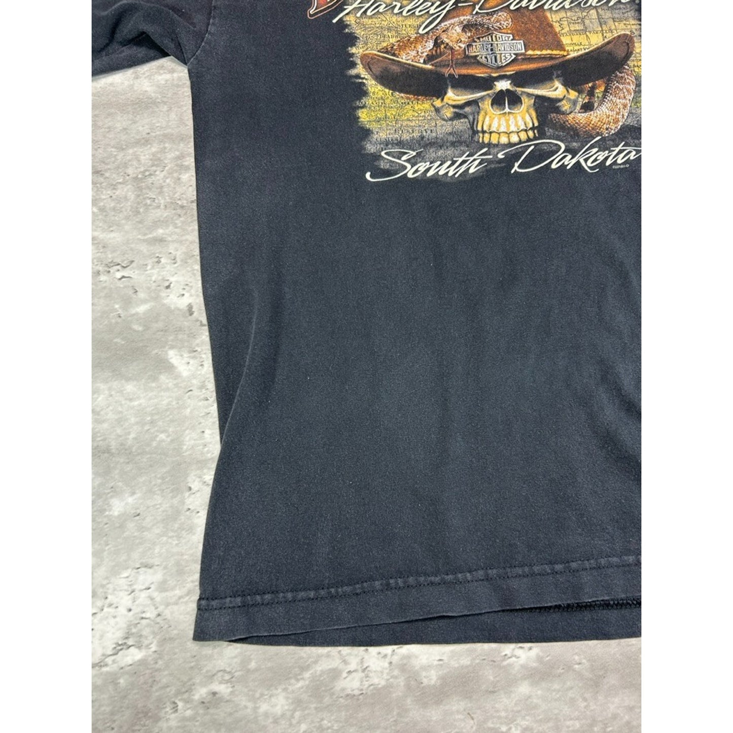 Harley Davidson Motorcycles Badlands Cowboy Skull Graphic T-Shirt Size Medium