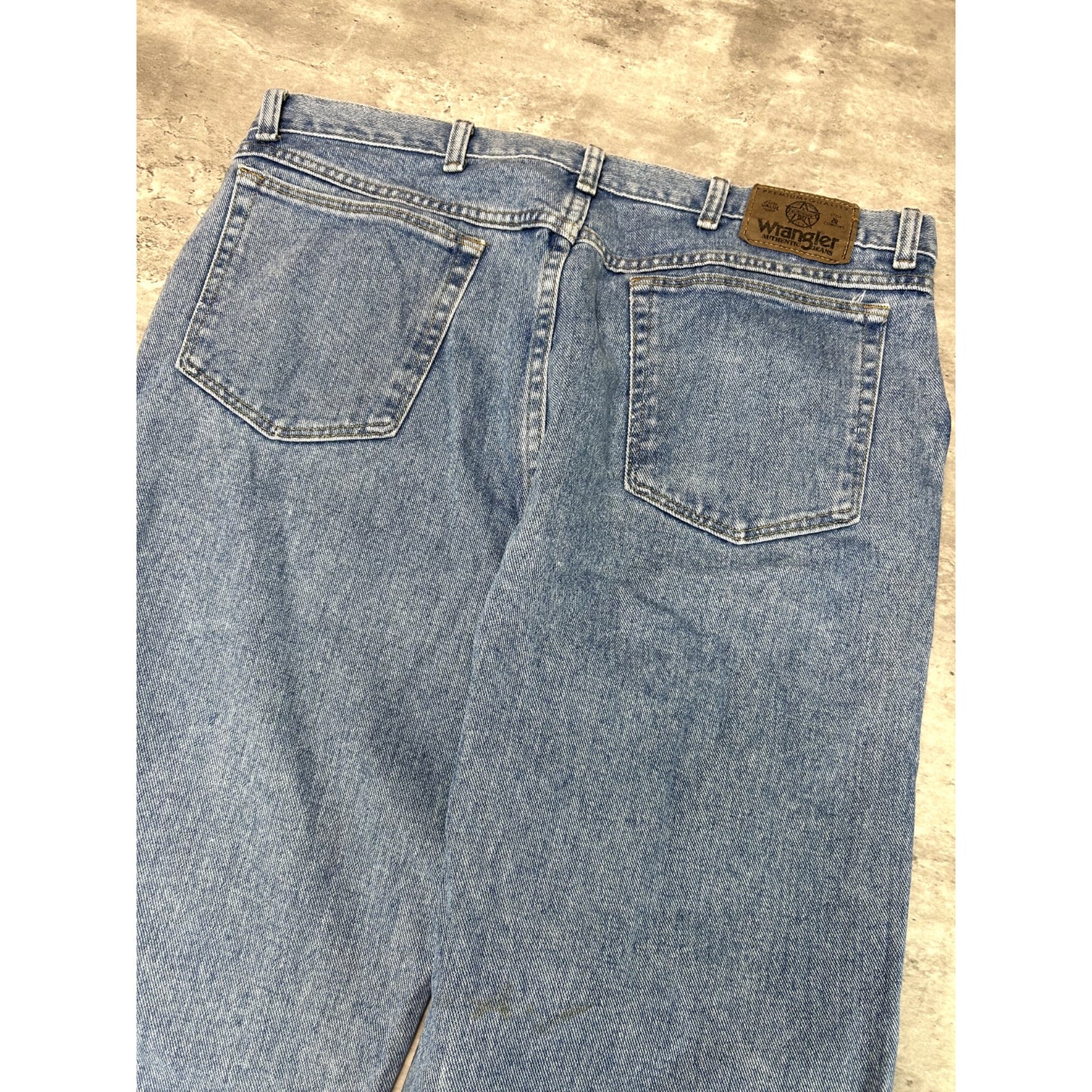 Vintage Wrangler Authentic Jeans Light Wash Denim Pants Size 37W Blue
