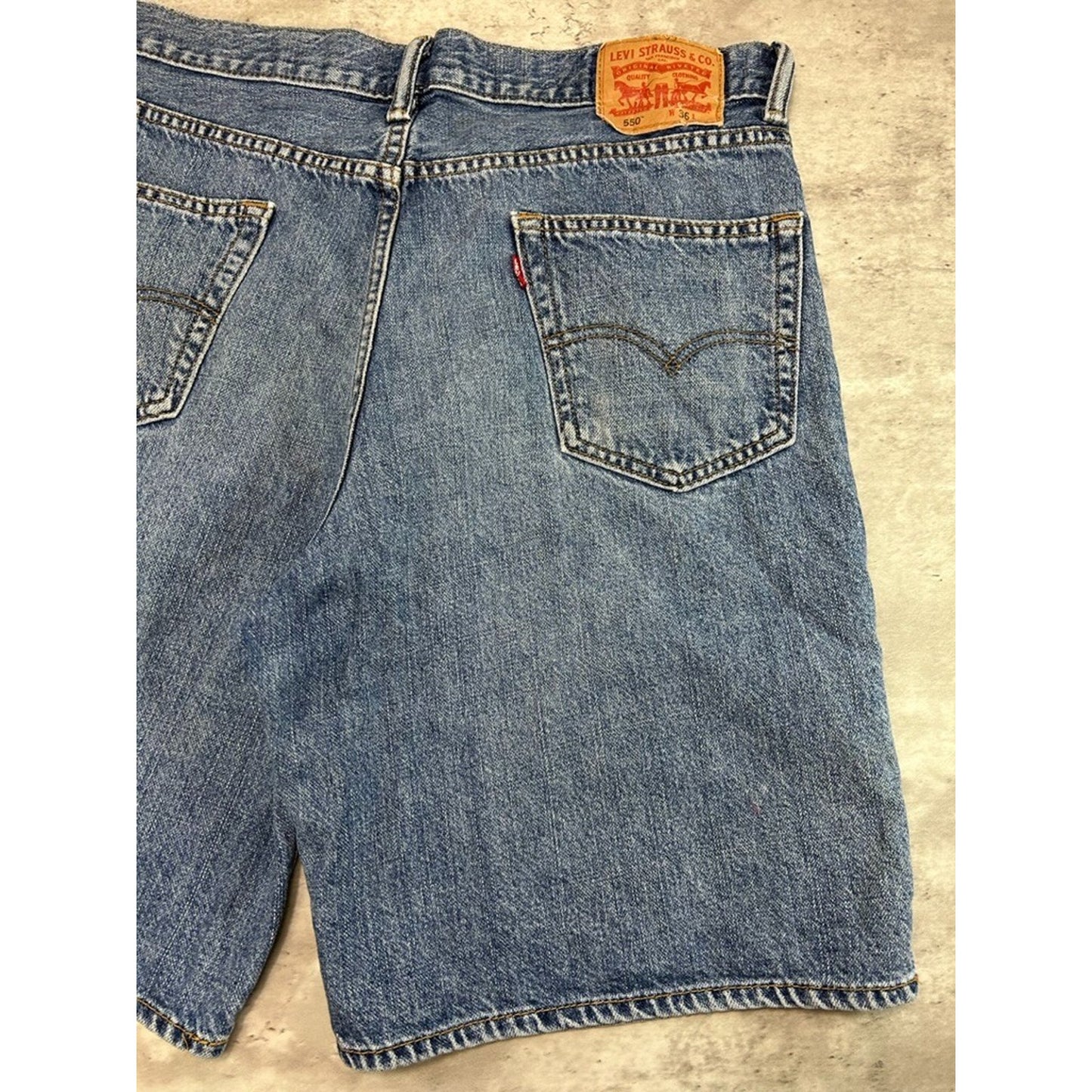 Vintage Levis 550 Red Tab Medium Wash Denim Shorts Size 36 Blue