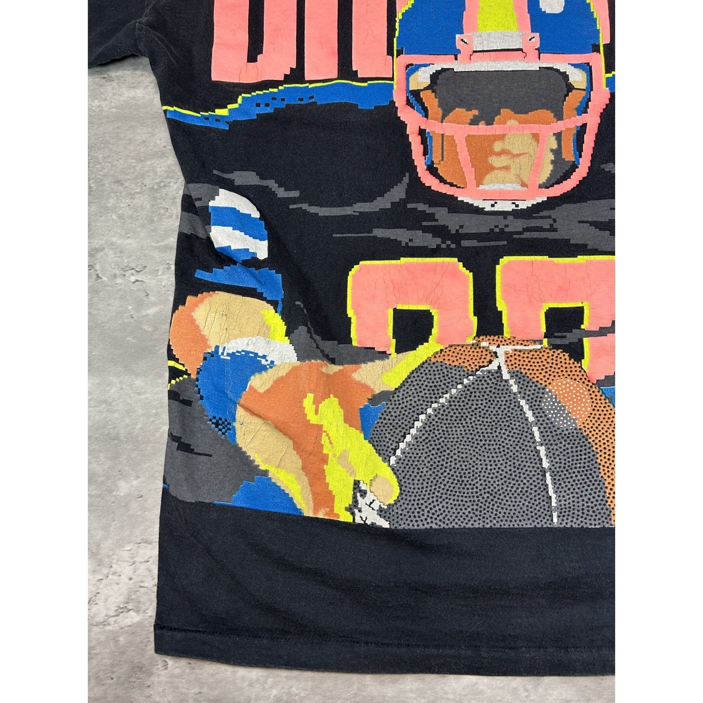 Vintage 1989 Cleveland Browns NFL Football Pixel Graphic T-Shirt Size Small