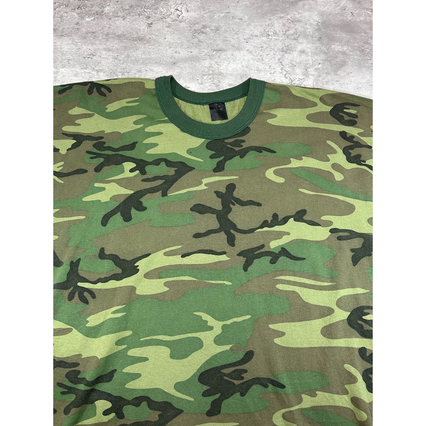 Vintage 80s Woodland Camo Hunting T-Shirt Size XXL