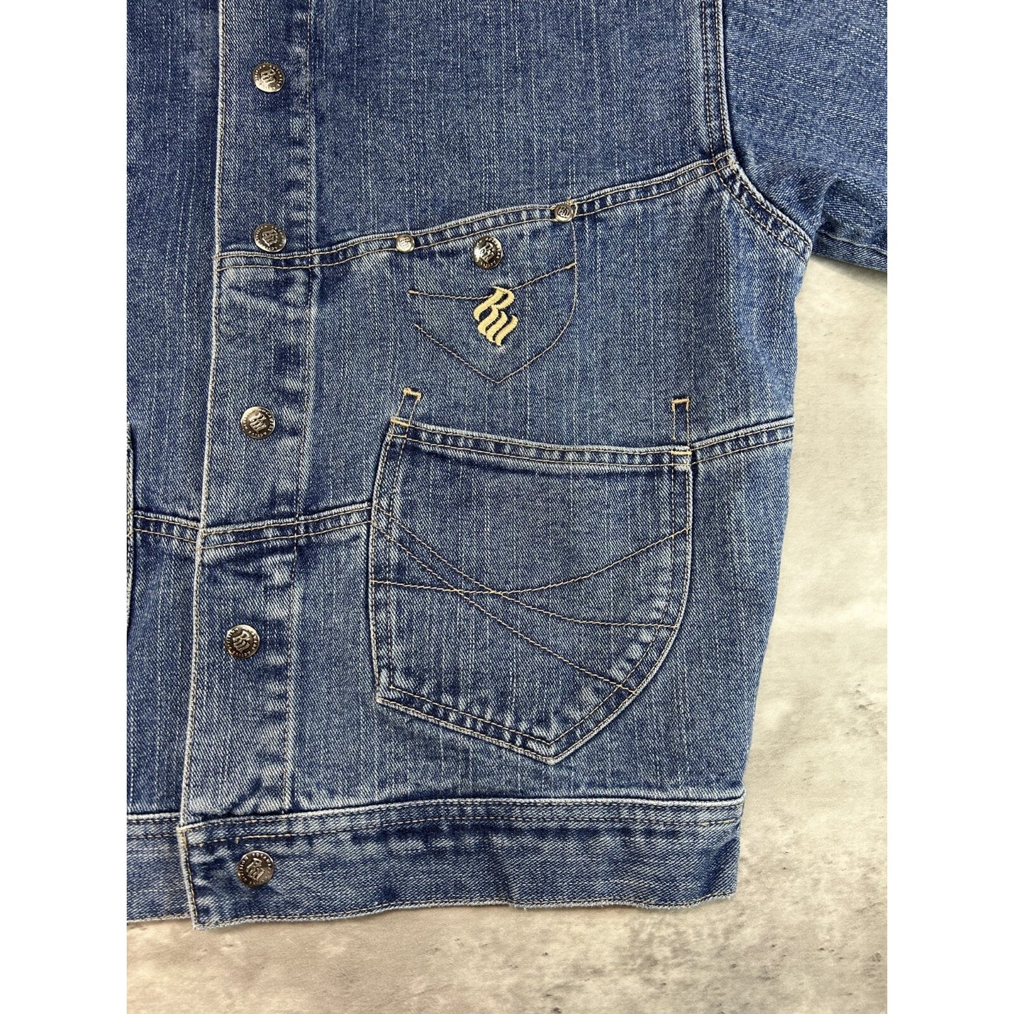 Vintage Y2K Rocawear Denim Goods Medium Wash Trucker Jacket Size XS