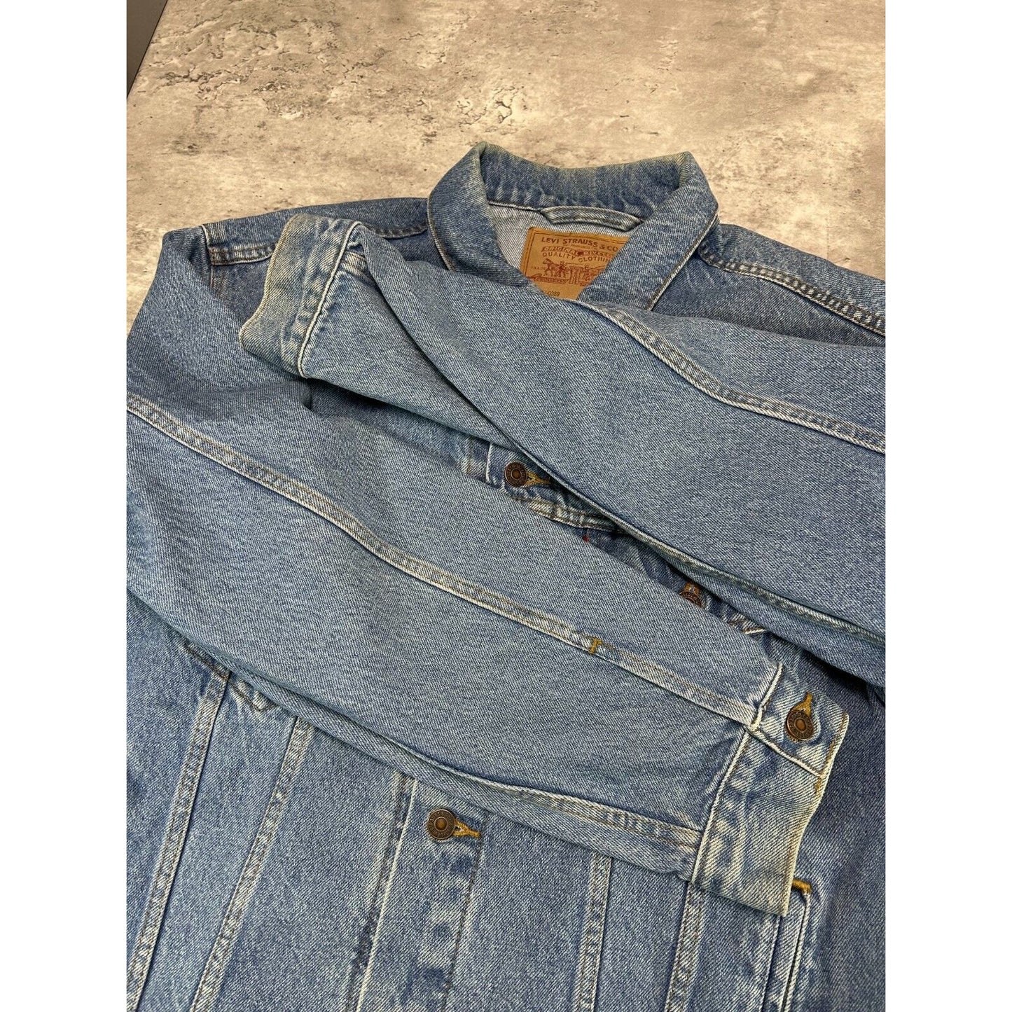 Vintage 90s Levis Red Tab Medium Wash Denim Type 3 Trucker Jacket Size Large