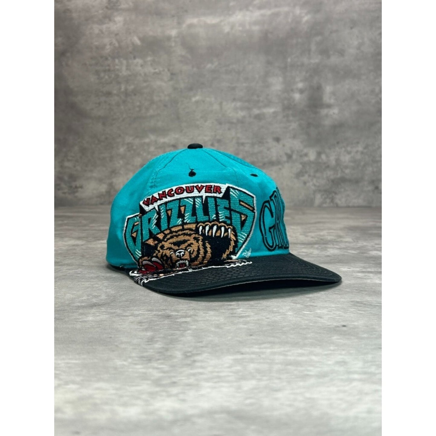 VTG 90s Vancouver Grizzlies NBA Embroidered Logo Basketball Snapback Hat OSFA