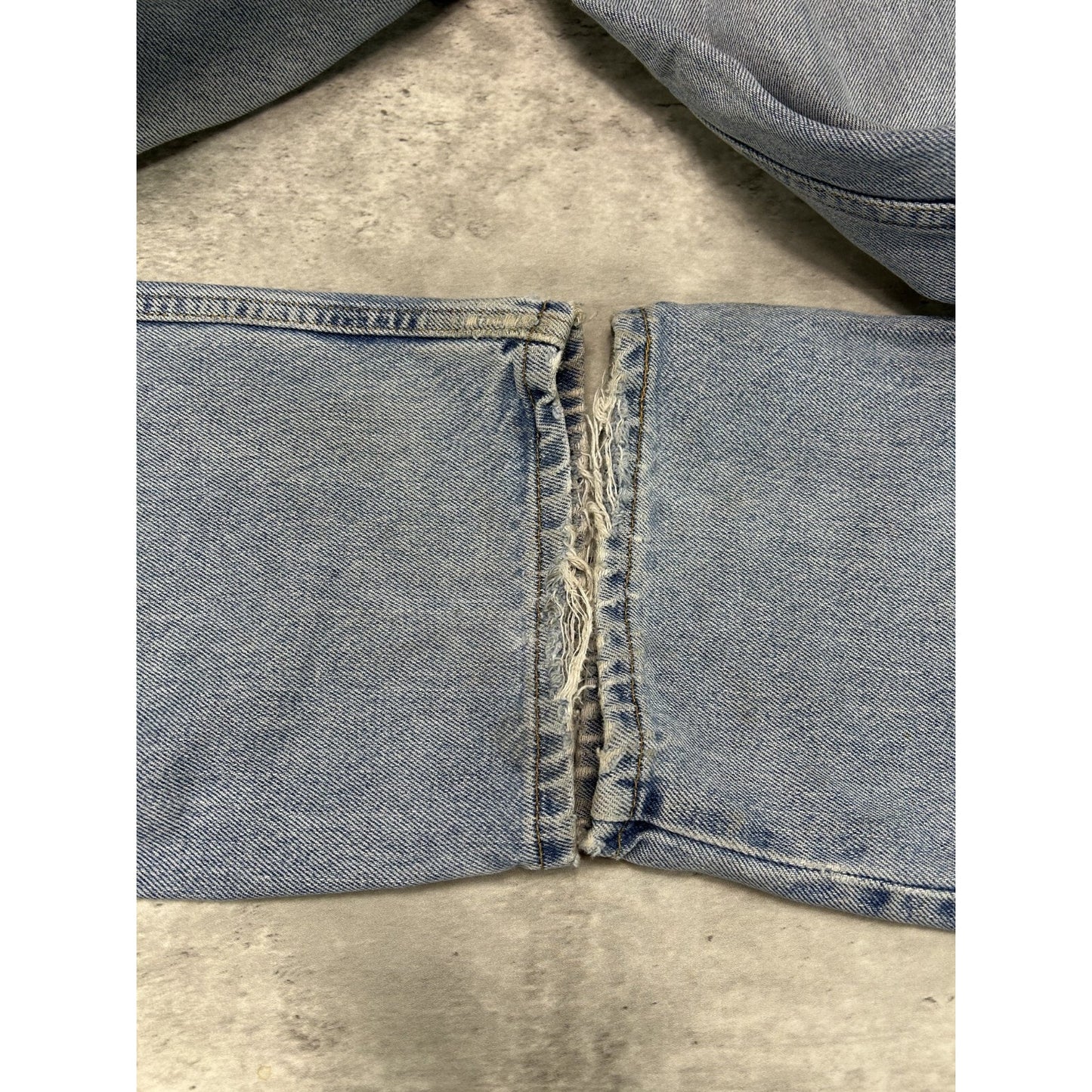 Vintage Levis 550 Red Tab Relaxed Fit Light Wash Denim Pants Size 35 Blue