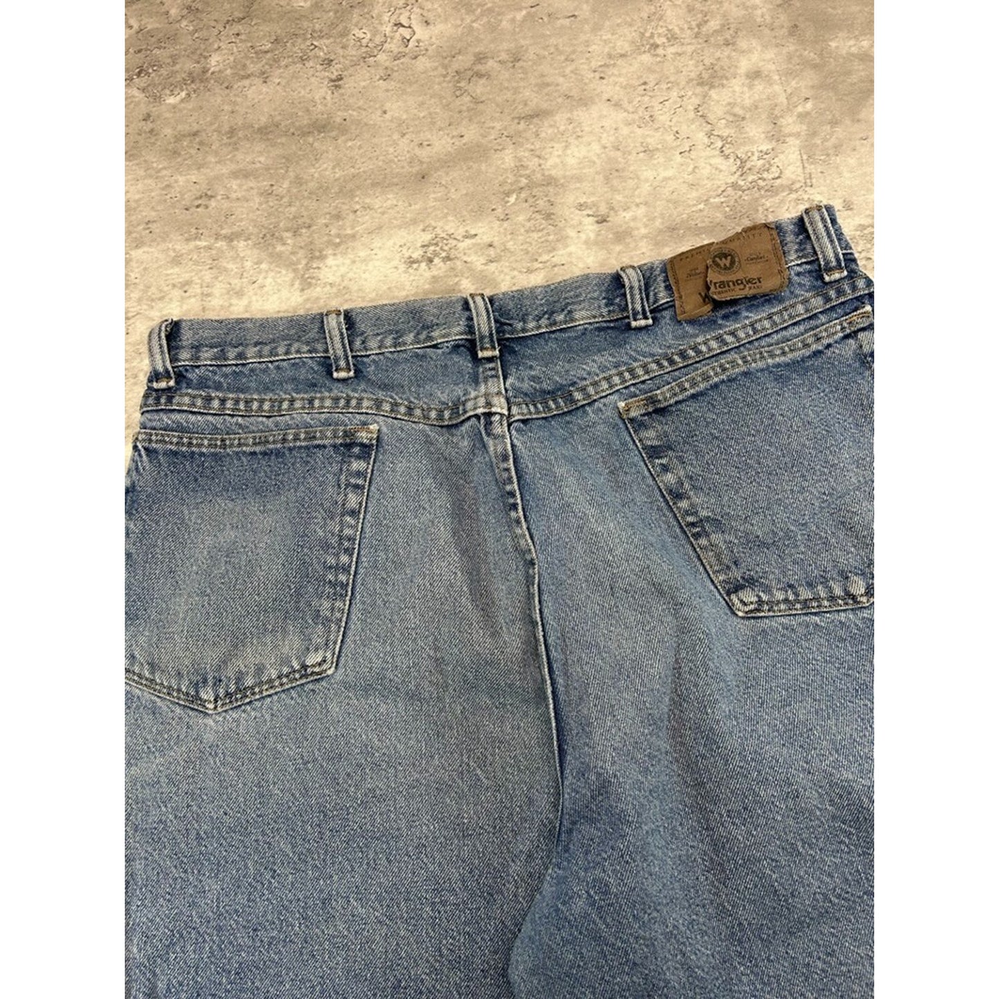 Vintage Wrangler Authentic Jeans Medium Wash Denim Shorts Size 38 Blue