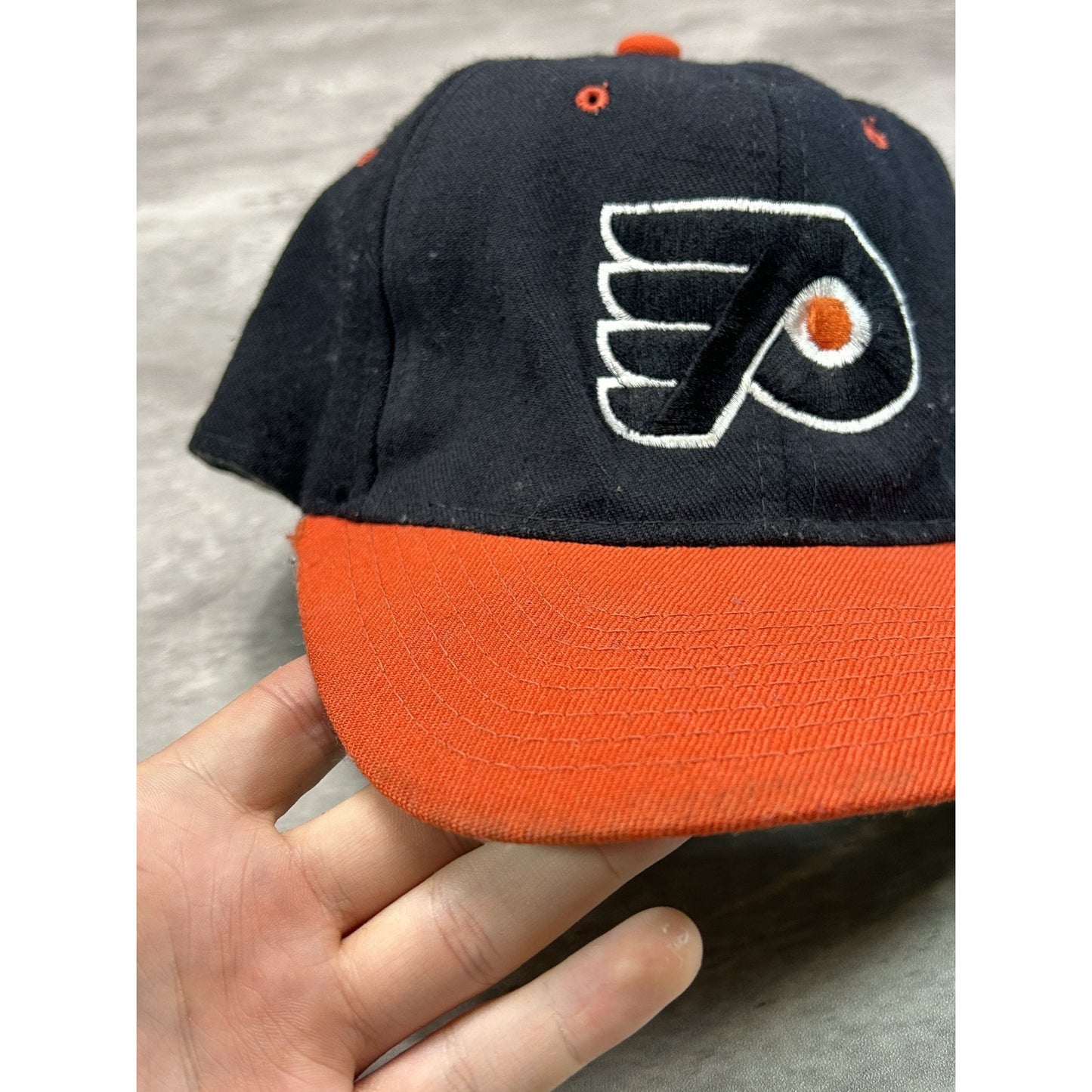 Vintage 90s Philadelphia Flyers NHL Embroidered Logo Hockey Fitted Hat Size 7