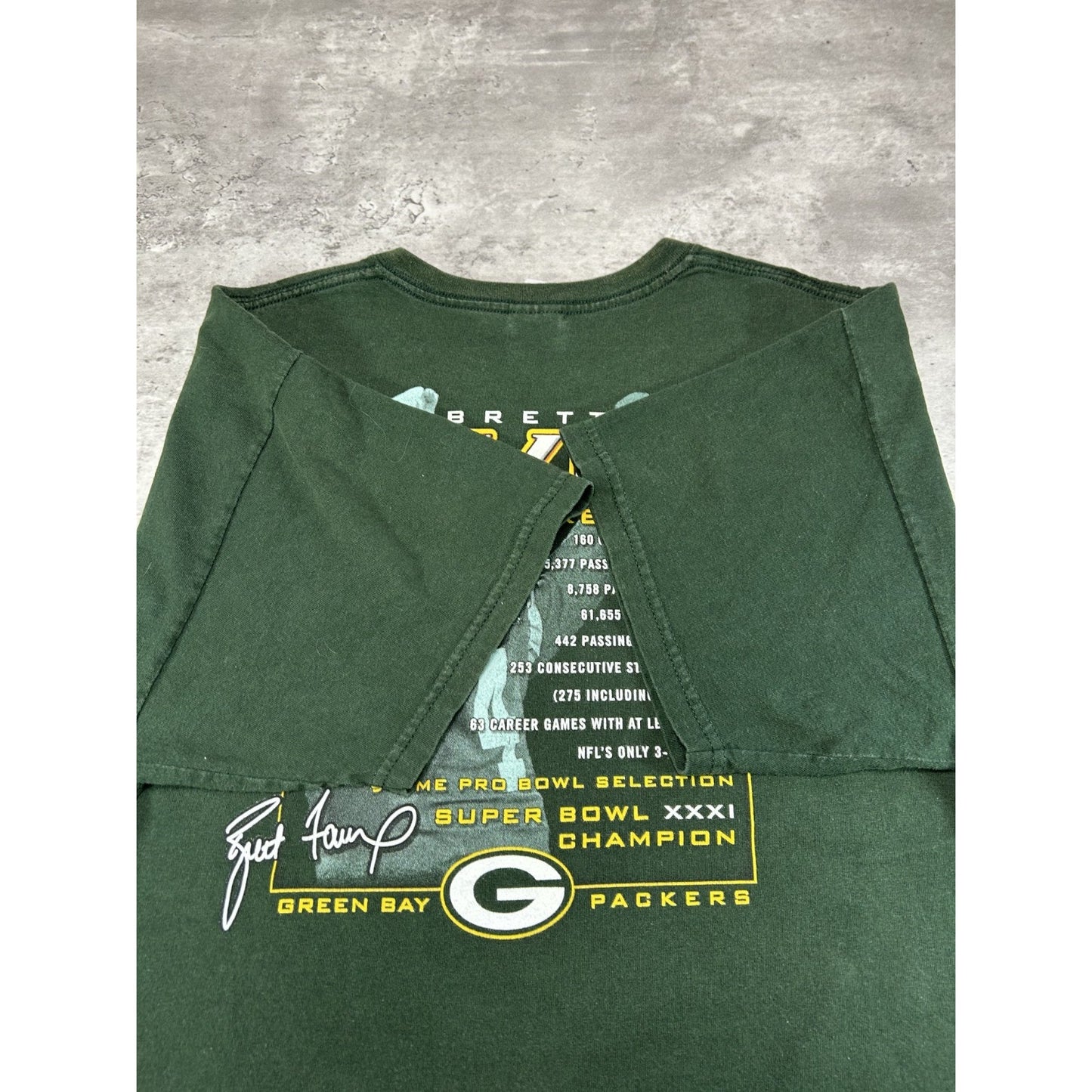 Vintage Brett Favre #4 Green Bay Packers NFL Player Graphic Cropped T-Shirt XL