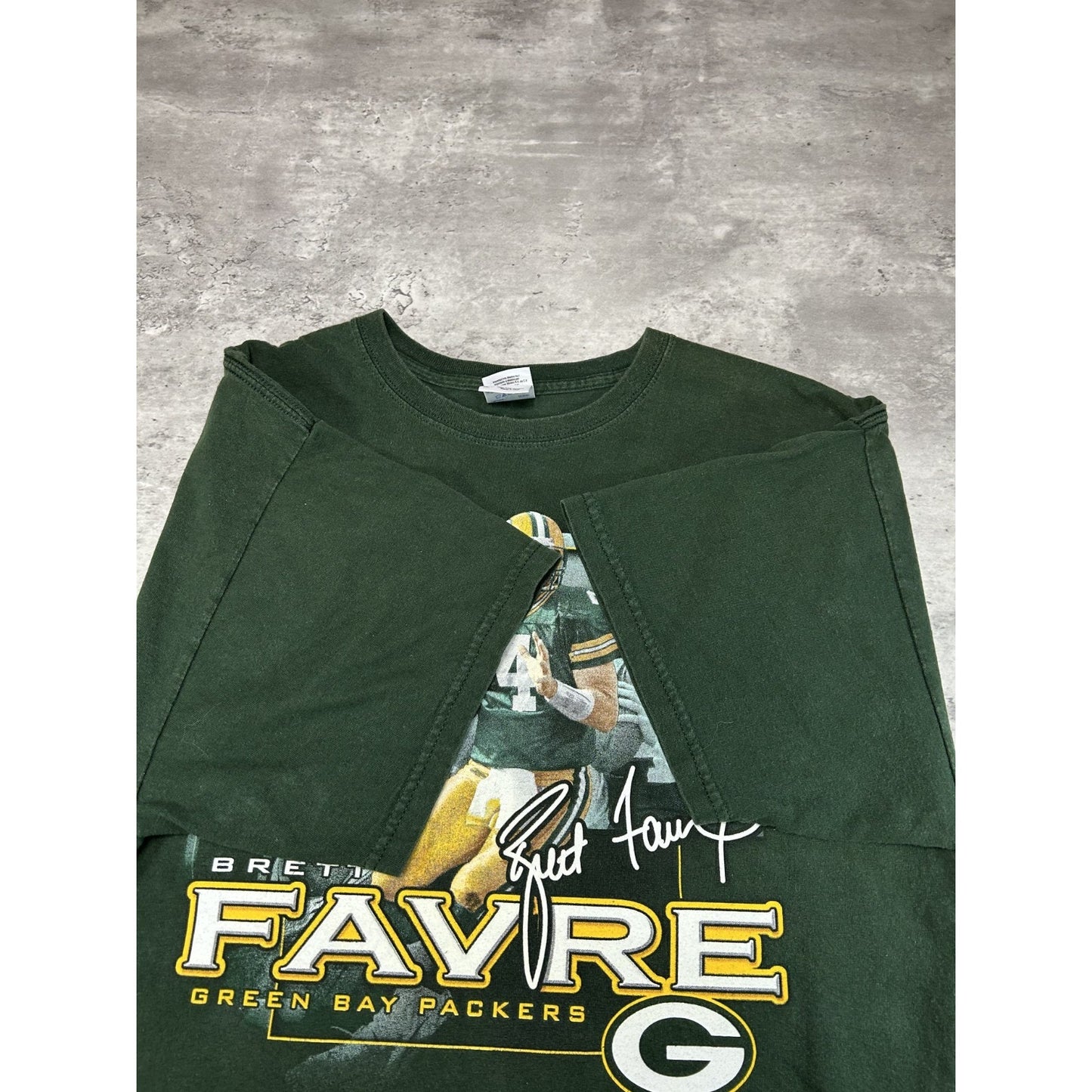 Vintage Brett Favre #4 Green Bay Packers NFL Player Graphic Cropped T-Shirt XL