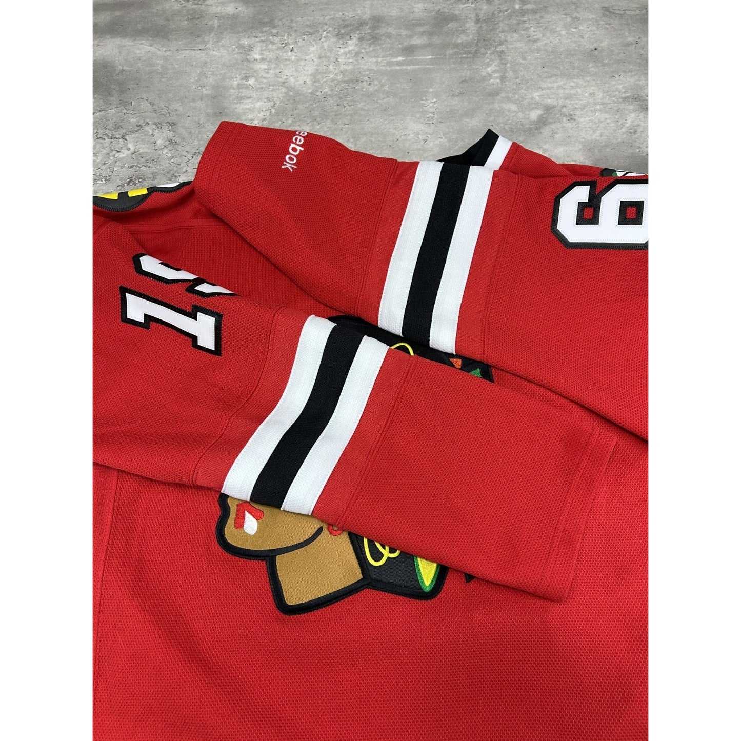 Johnathan Towes #19 Chicago Blackhawks NHL Reebok Hockey Jersey Size Medium