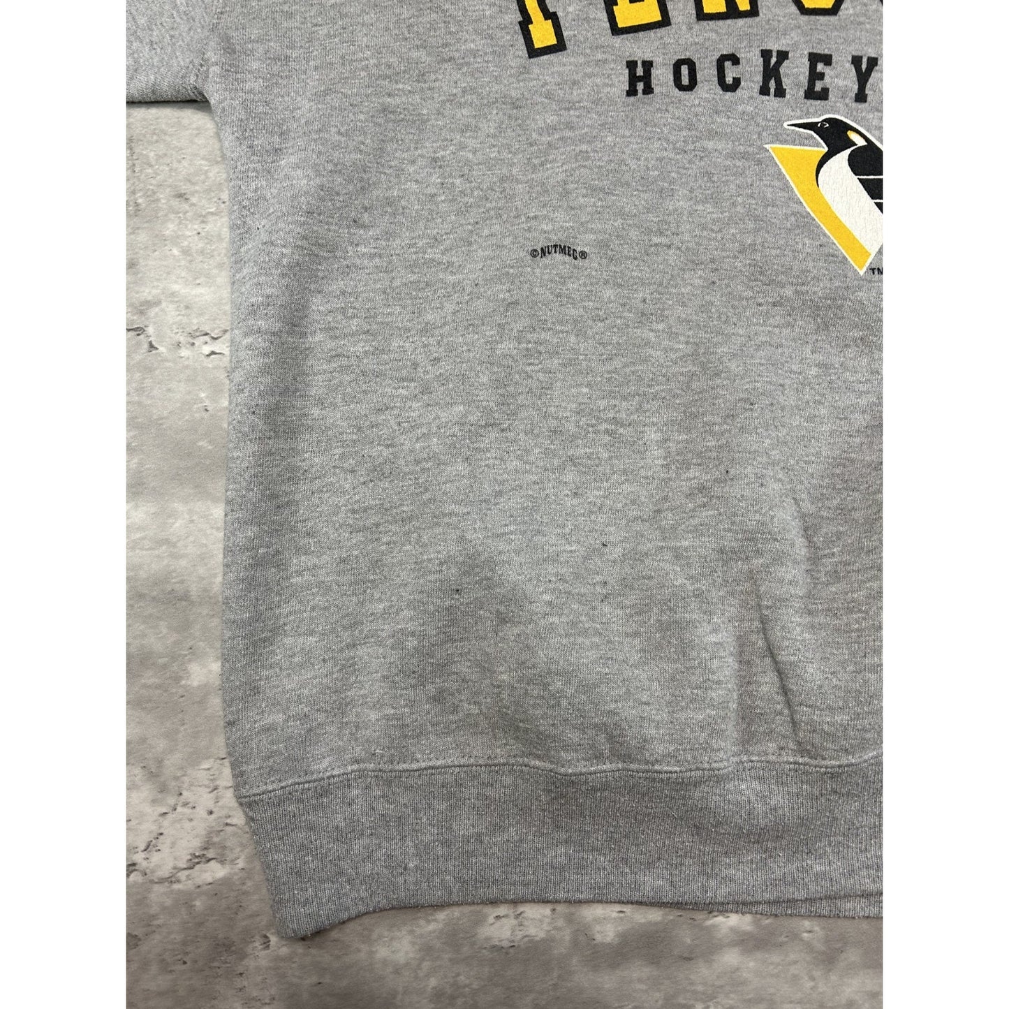 Vintage 90s Pittsburgh Penguins NHL Graphic Spellout Hockey Sweatshirt Size XL