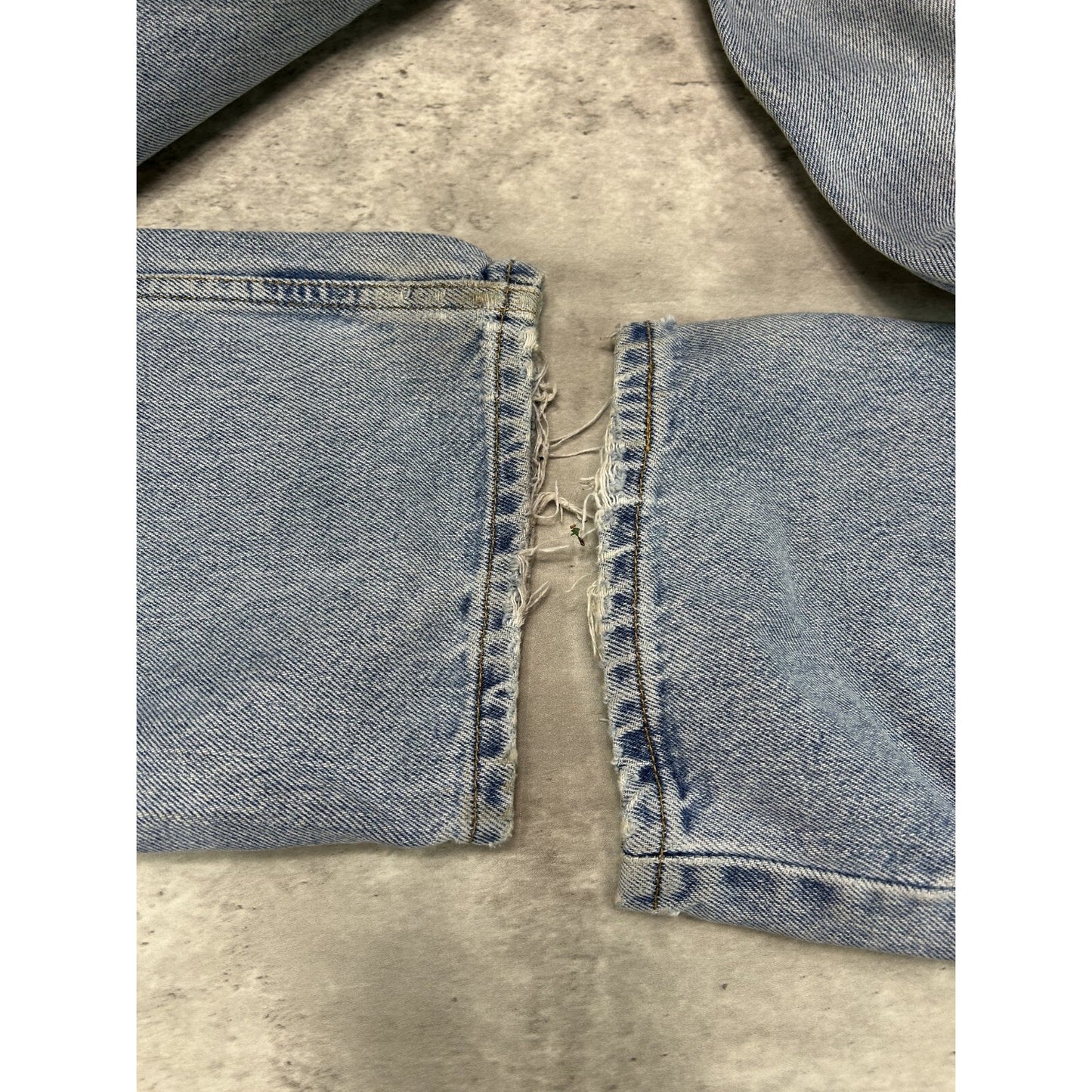 Vintage Levis 550 Red Tab Relaxed Fit Light Wash Denim Pants Size 35 Blue