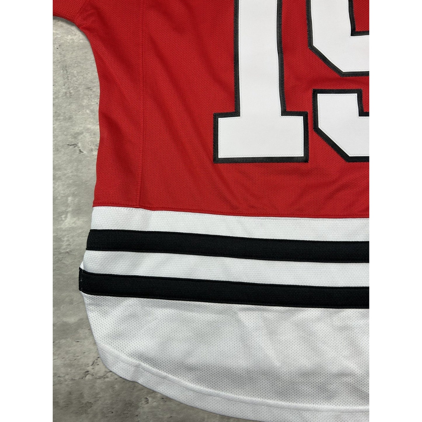 Johnathan Towes #19 Chicago Blackhawks NHL Reebok Hockey Jersey Size Medium