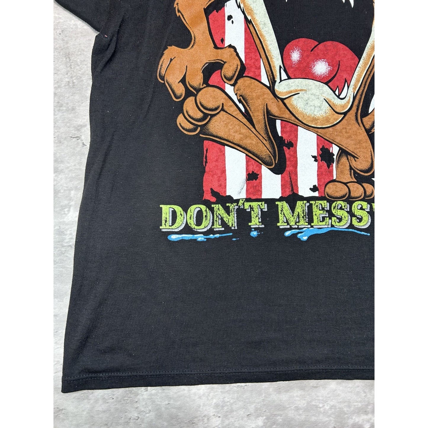 Vintage 1990 Looney Tunes Taz Dont Mess With The U.S. Flag T-Shirt Size XL