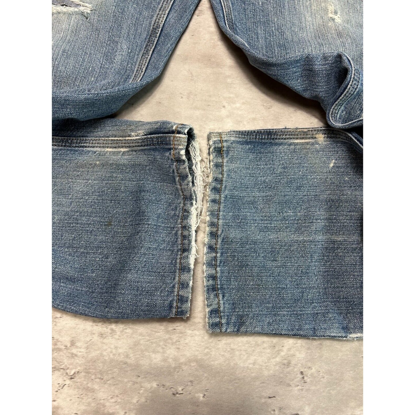 Carhartt Relaxed Fit Medium Wash Denim Distressed Workwear Pants Size 35