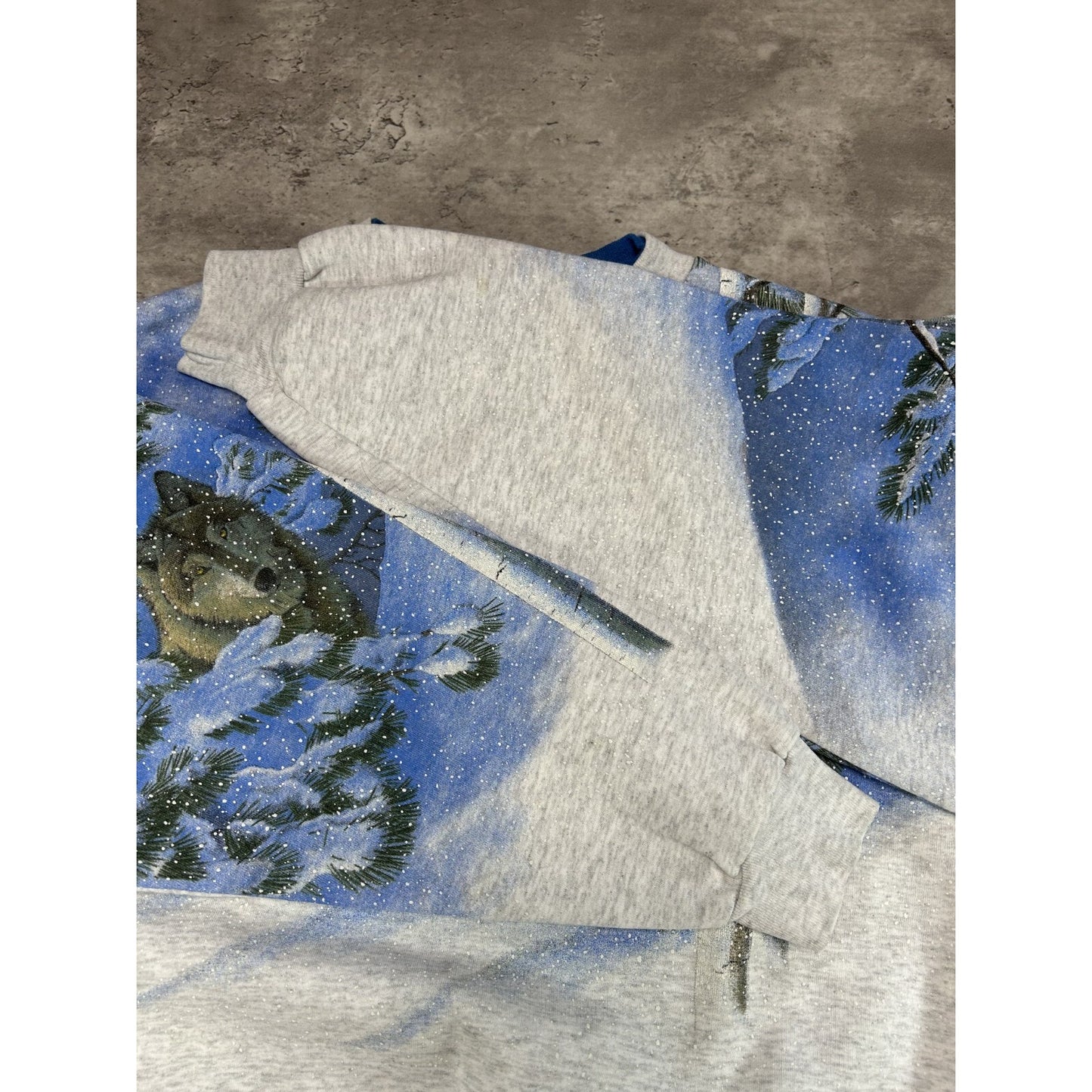 Vintage 90s Wolf Winter Landscape All Over Print Graphic Sweatshirt Size Large