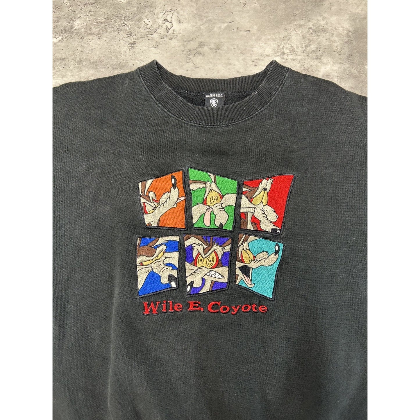 Vintage 90s Looney Tunes Wile E Coyote Embroidered Cartoon Sweatshirt Size Large