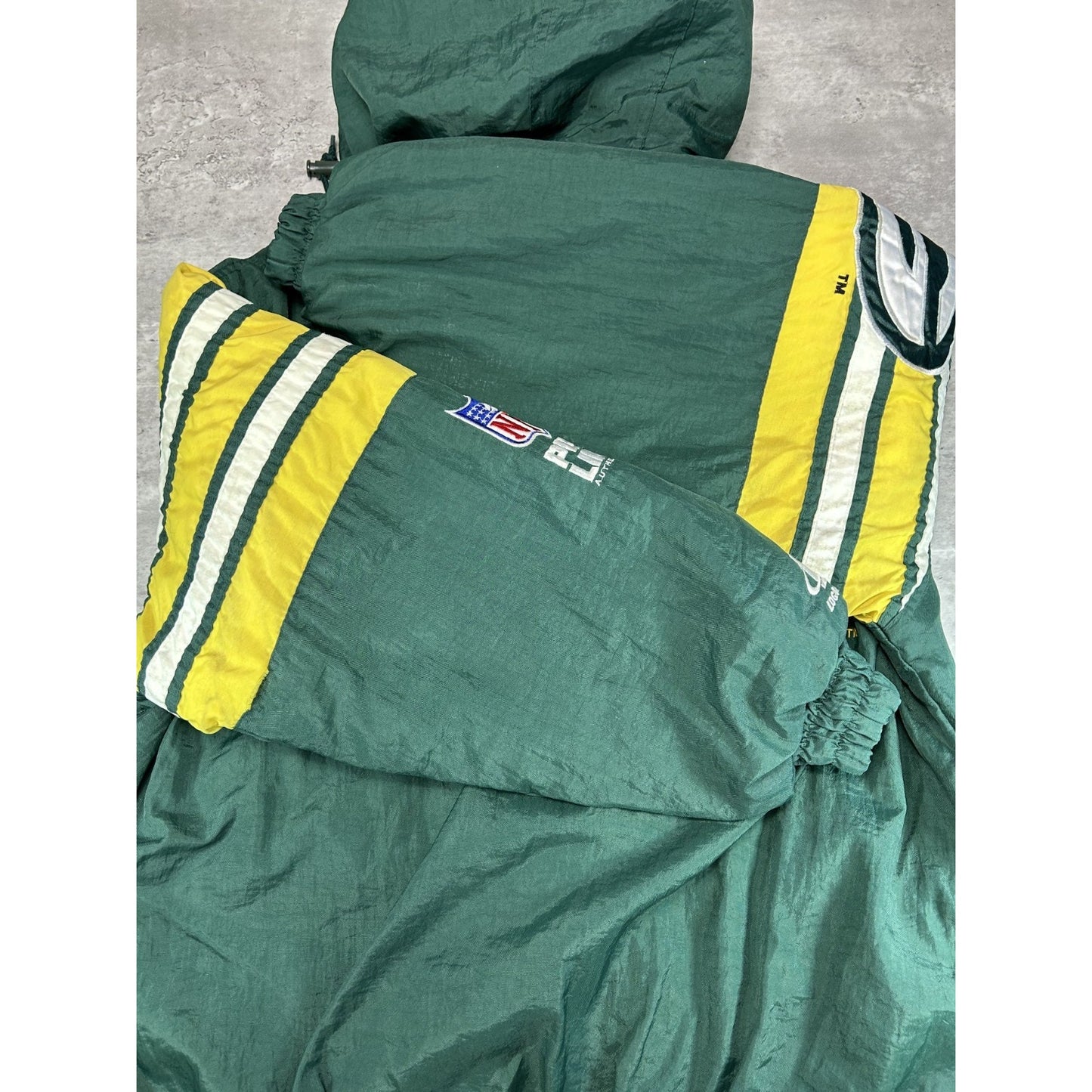Vintage 90s Green Bay Packers NFL Embroidered Insulated Nylon Jacket Size Large
