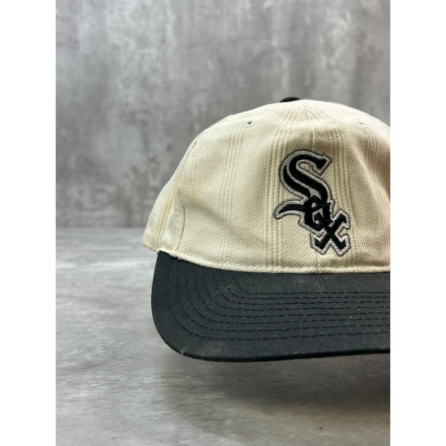 Vintage 90s Chicago White Sox MLB Embroidered Logo Starter Strapback Hat OSFA
