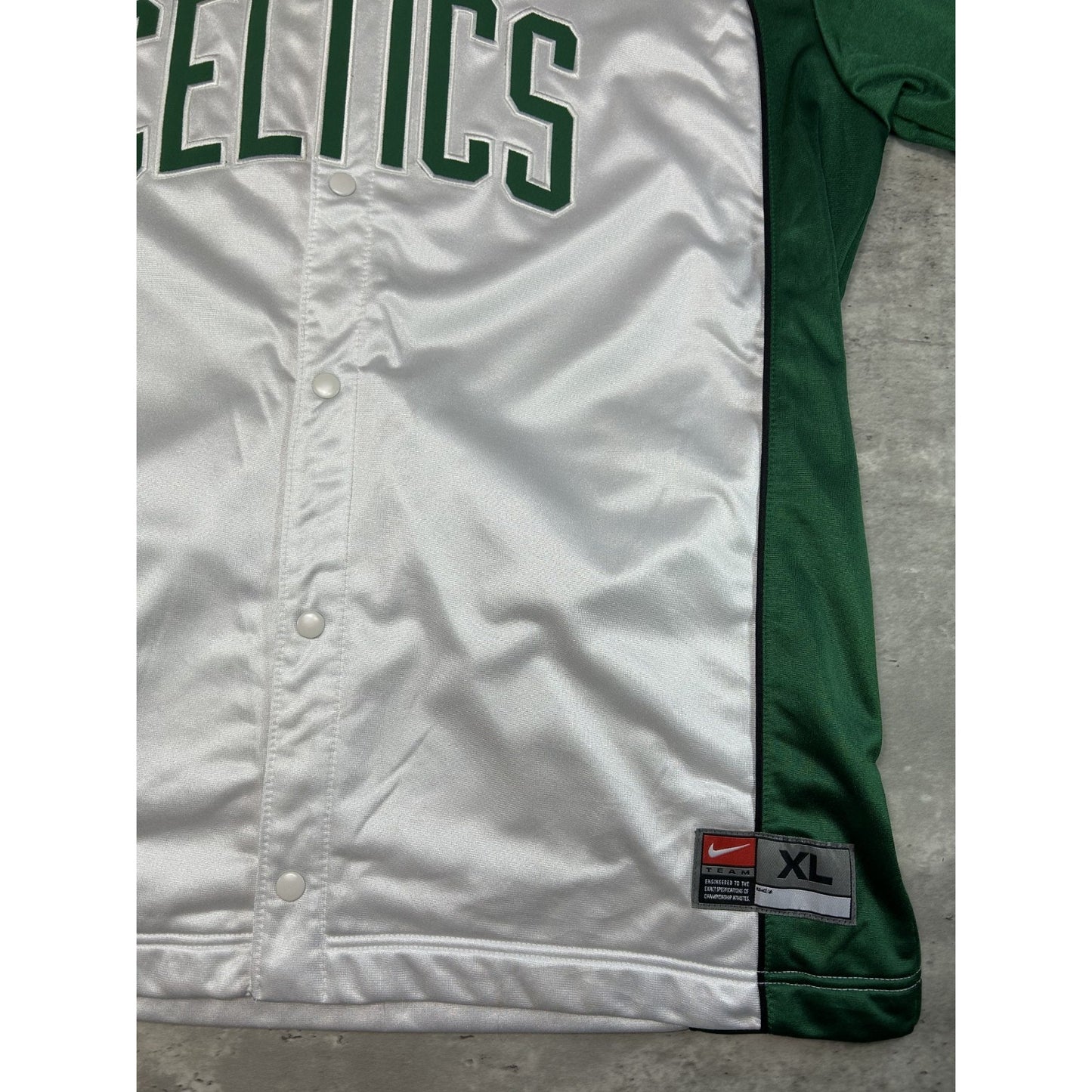Vintage Boston Celtics NBA Embroidered Spellout Nike Warm Up Jersey Size XL