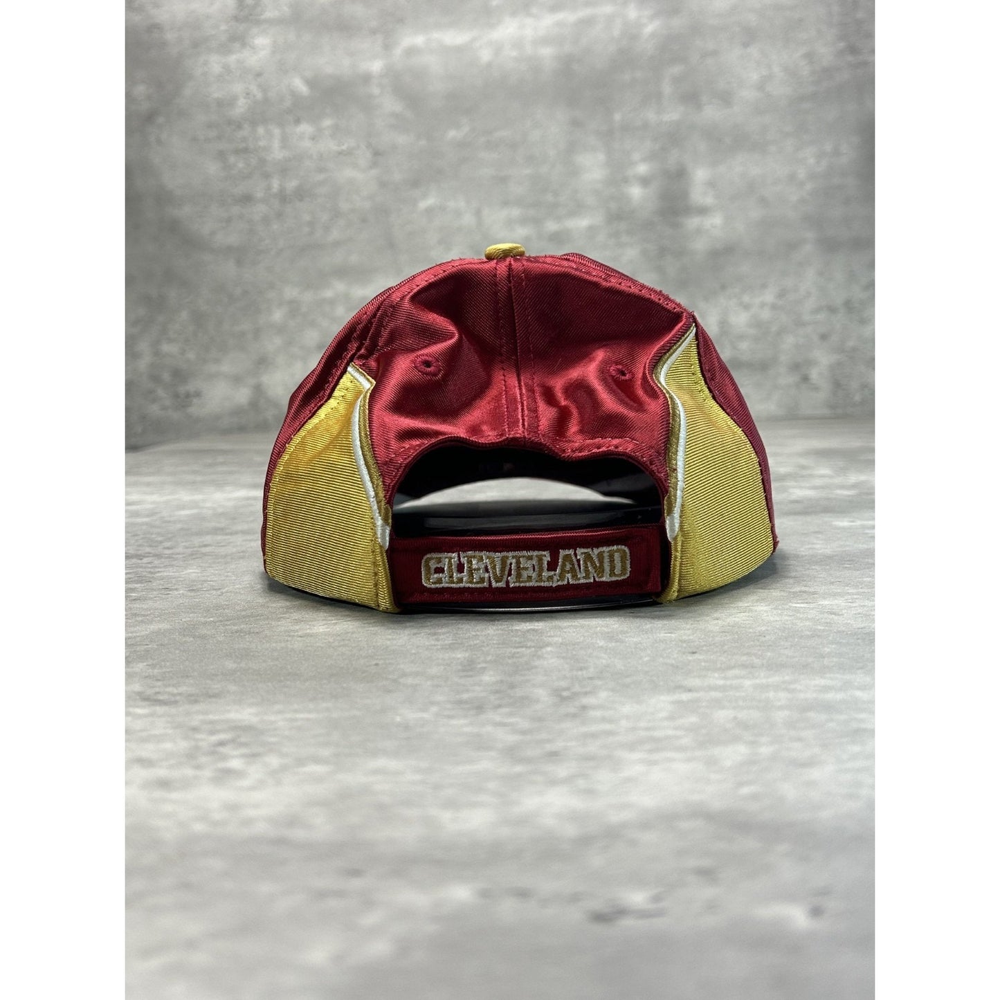 Vintage Cleveland Cavaliers NBA Embroidered Logo Basketball Strapback Hat OSFA