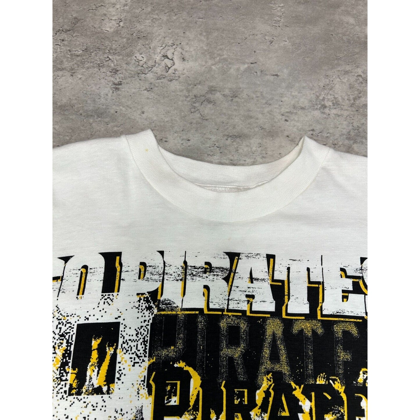 Vintage 90s Pittsburgh Pirates MLB Go Pirates Baseball Graphic T-Shirt Size XL
