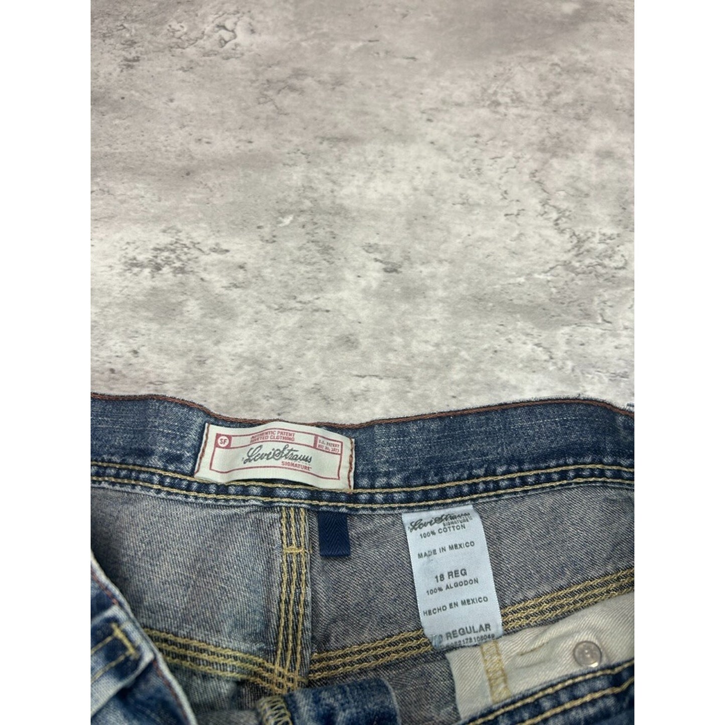 Vintage Levis Strauss Medium Wash Denim Workwear Carpenter Shorts Size 30 Blue