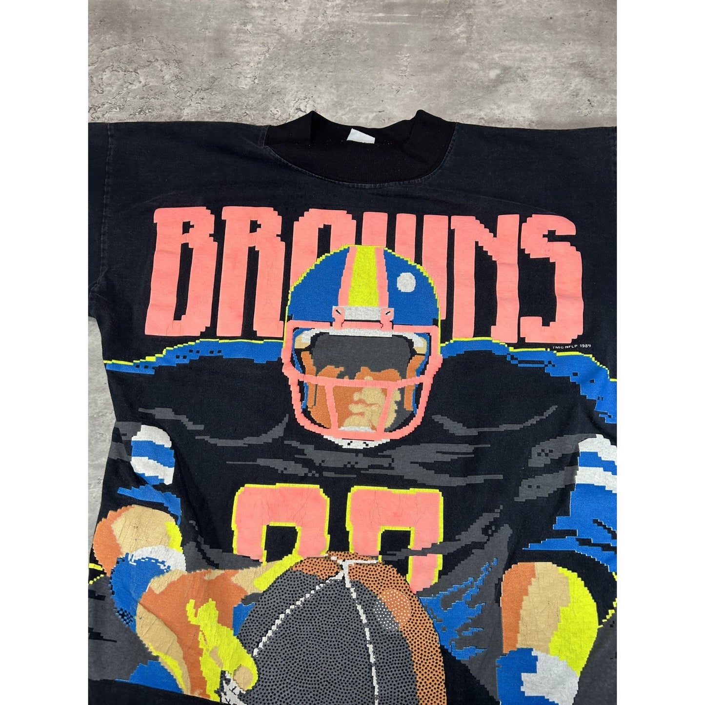 Vintage 1989 Cleveland Browns NFL Football Pixel Graphic T-Shirt Size Small