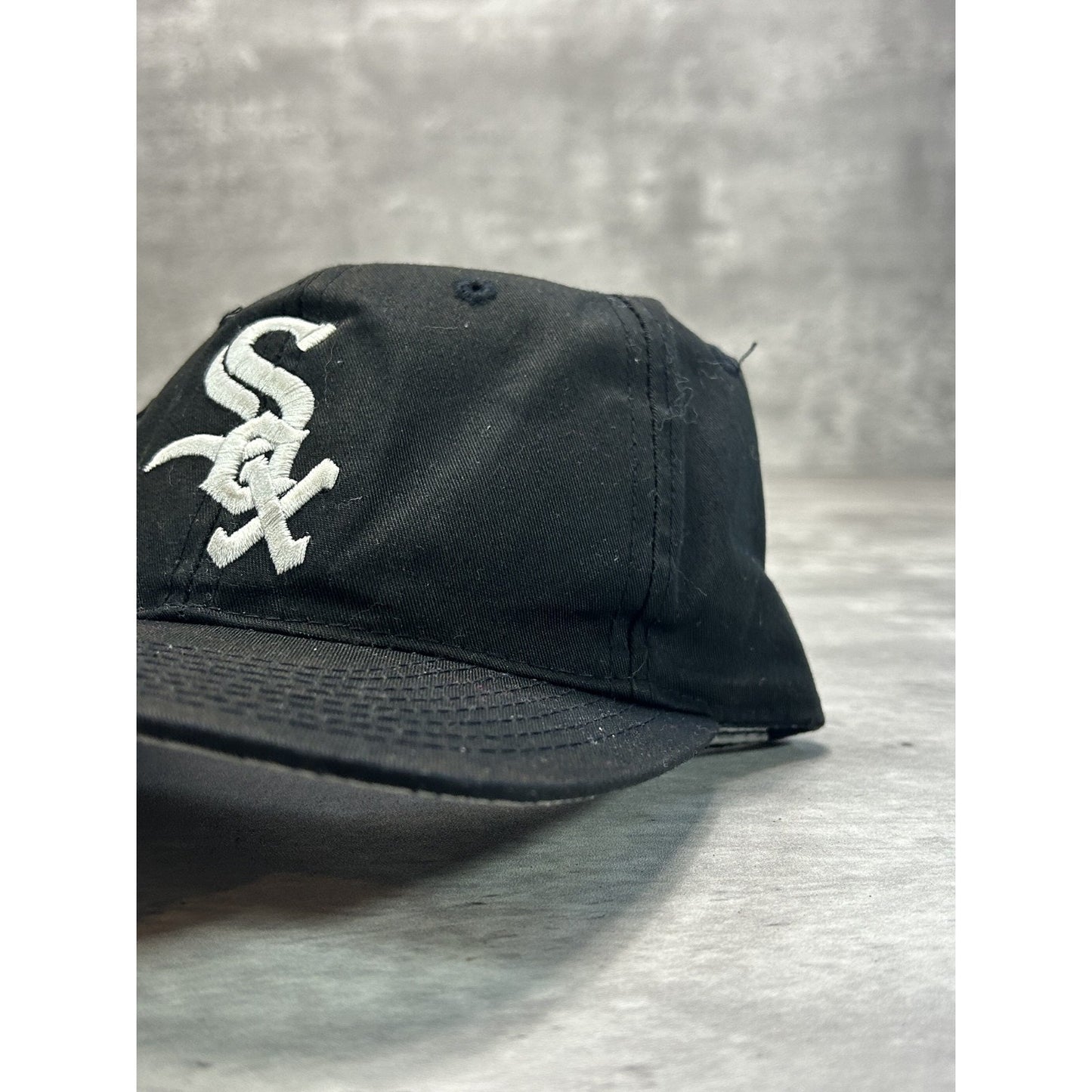 Vintage 90s Chicago White Sox MLB Embroidered Logo Baseball Snapback Hat OSFA