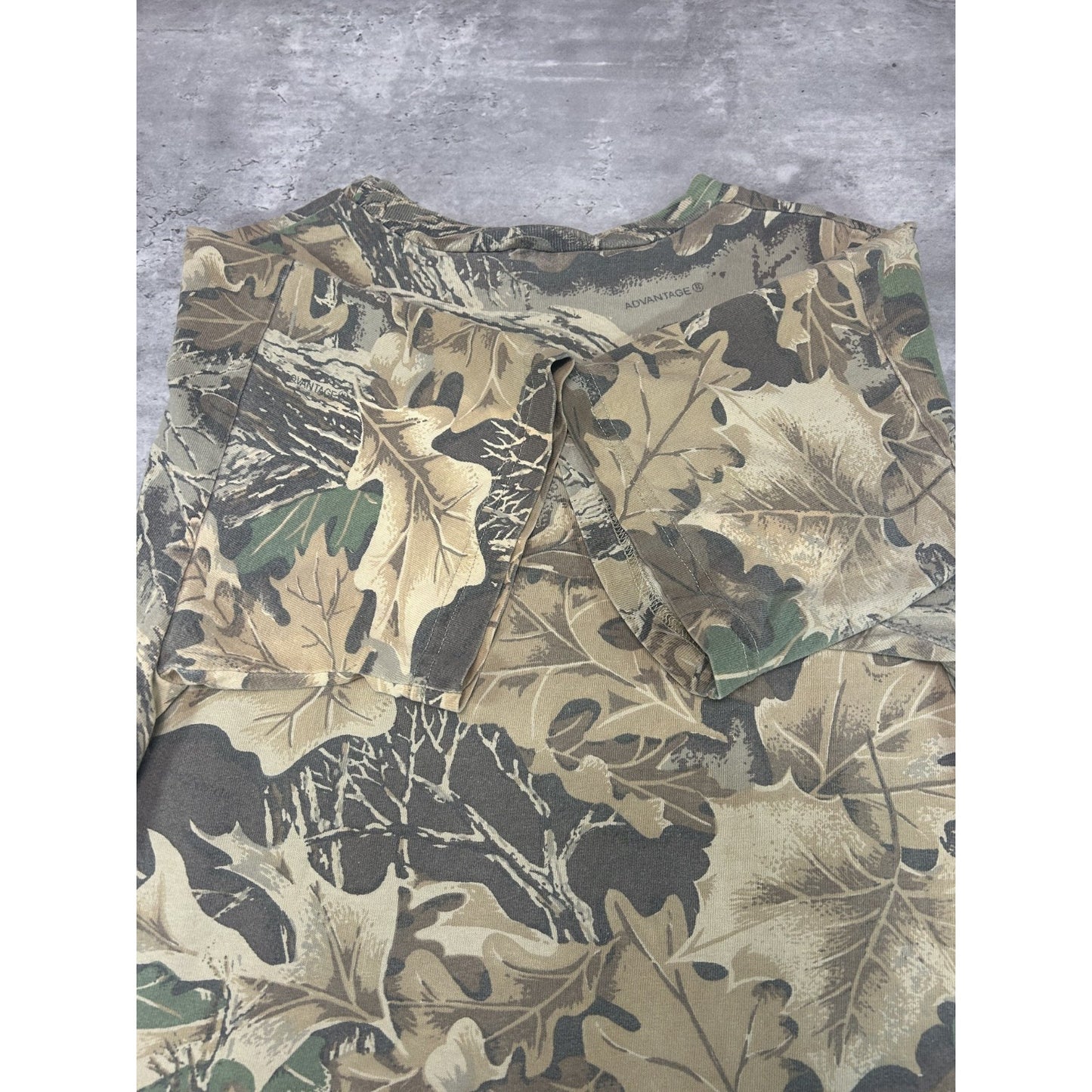 Vintage 90s Deer Graphic Nature Animal Tree Camo Hunting T-Shirt Size Large