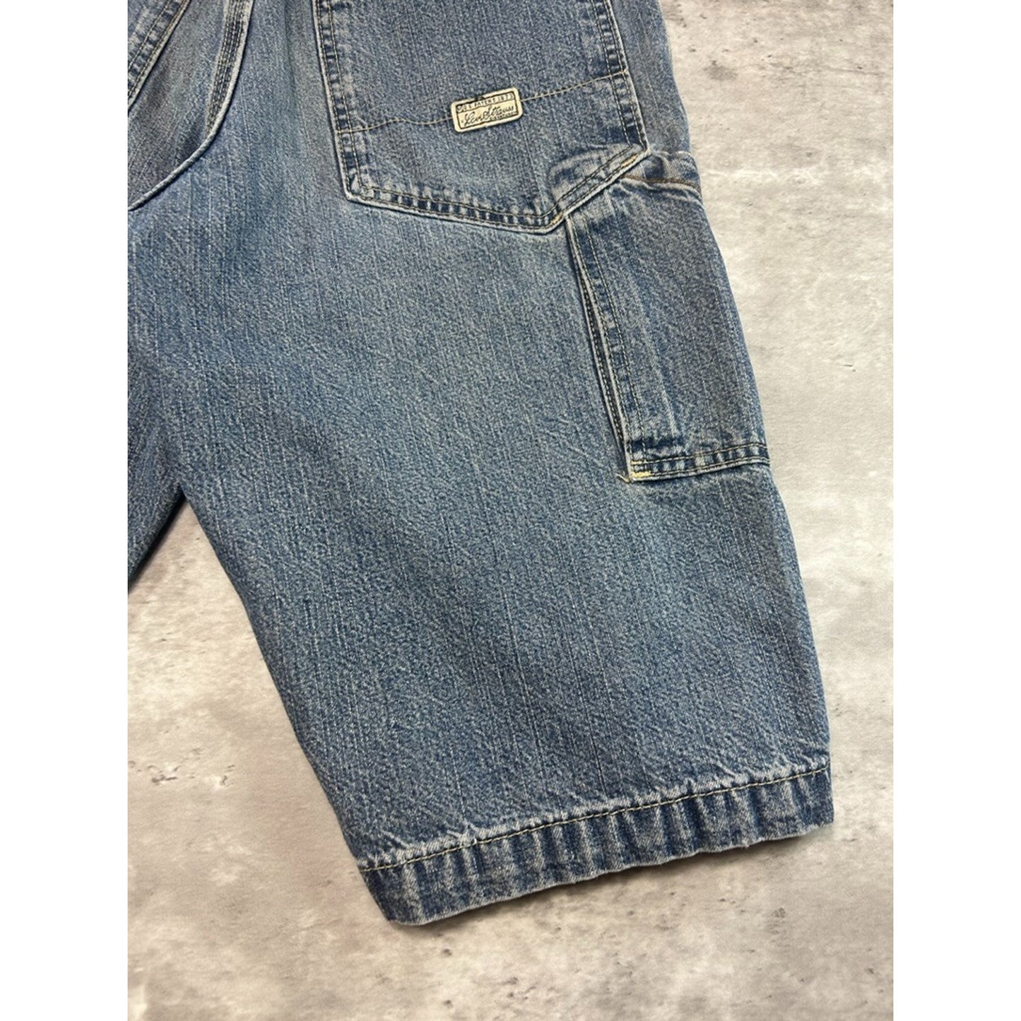 Vintage Levis Strauss Medium Wash Denim Workwear Carpenter Shorts Size 30 Blue