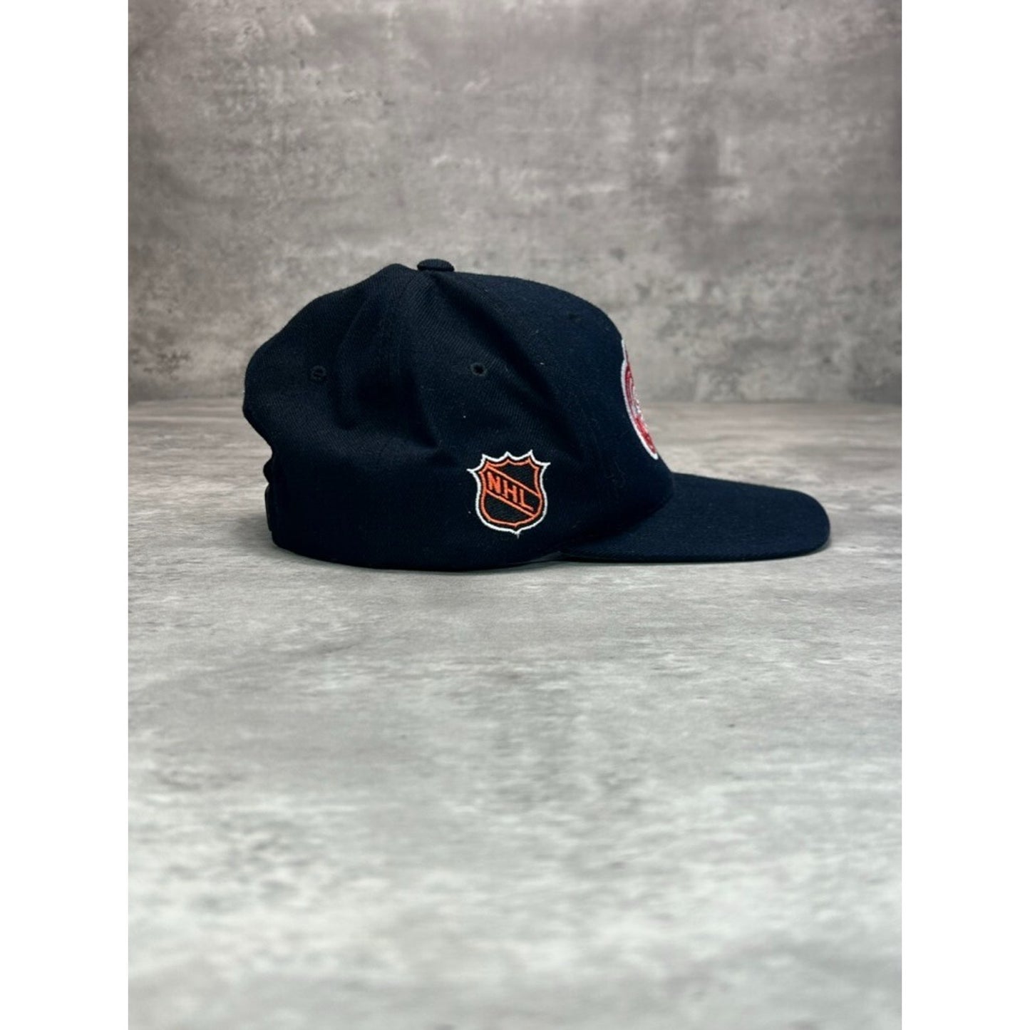 VTG 90s Detroit Red Wings NHL Sports Specialties Plain Logo Snapback Hat OSFA