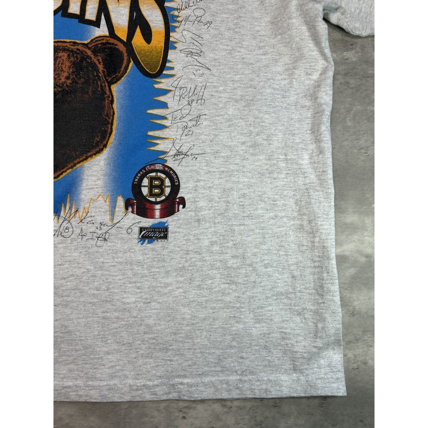 Vintage 90s Boston Bruins NHL Bear Graphic Spellout Hockey T-Shirt Size XL