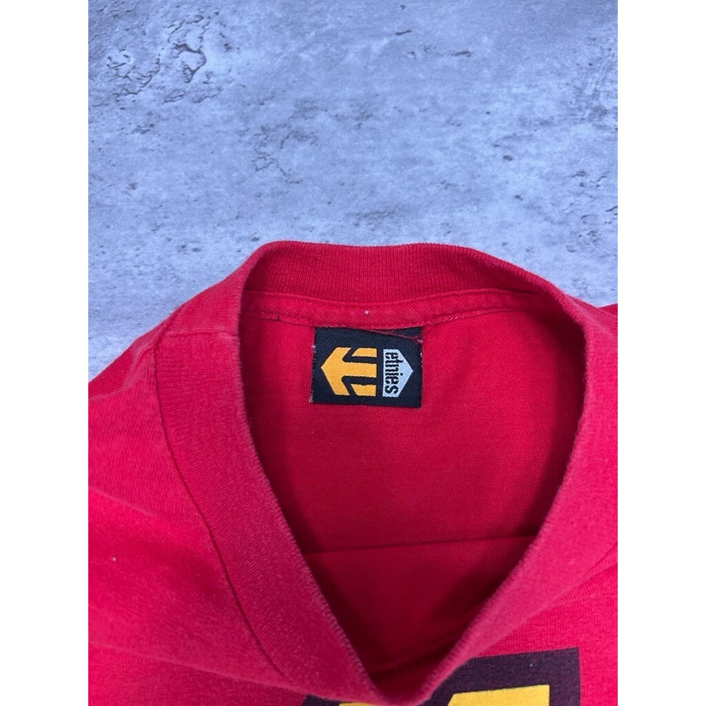 Vintage Etnies Graphic Sleeve Spellout Long Sleeve Skateboard T-Shirt Size Medium