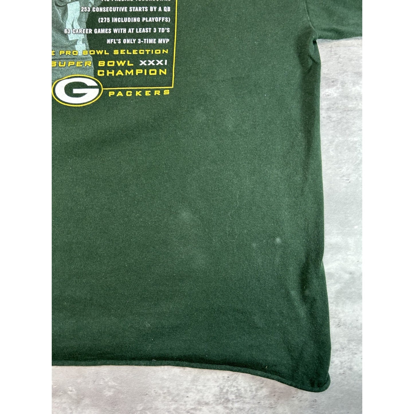 Vintage Brett Favre #4 Green Bay Packers NFL Player Graphic Cropped T-Shirt XL