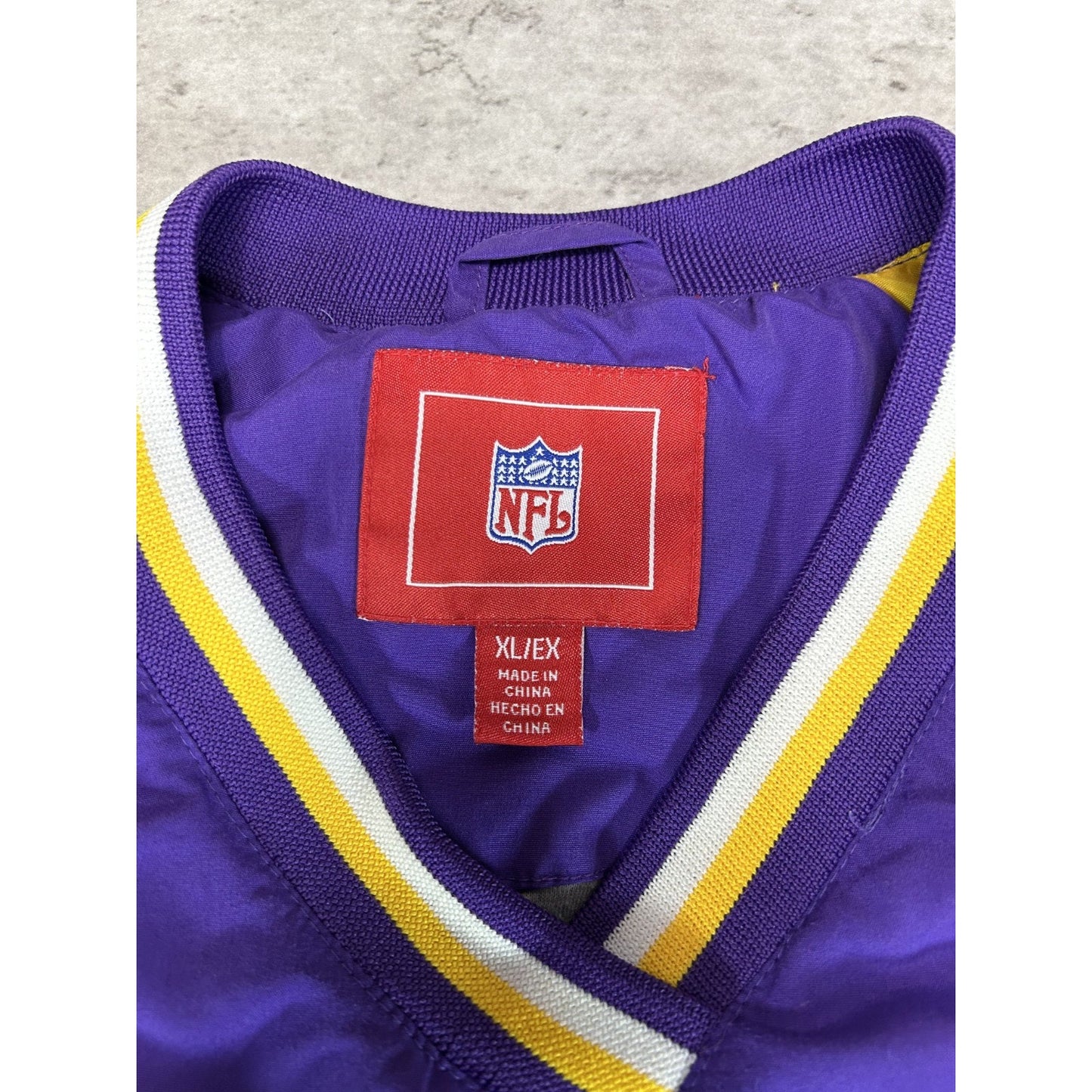 Minnesota Vikings NFL Embroidered Spellout Pullover Nylon Football Jacket Sz XL