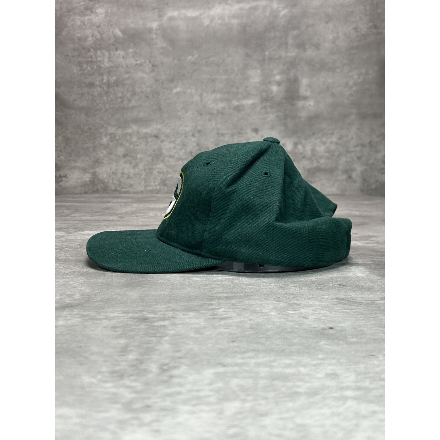 Vintage 90s Green Bay Packers NFL Embroidered Logo Strapback Hat OSFA Green