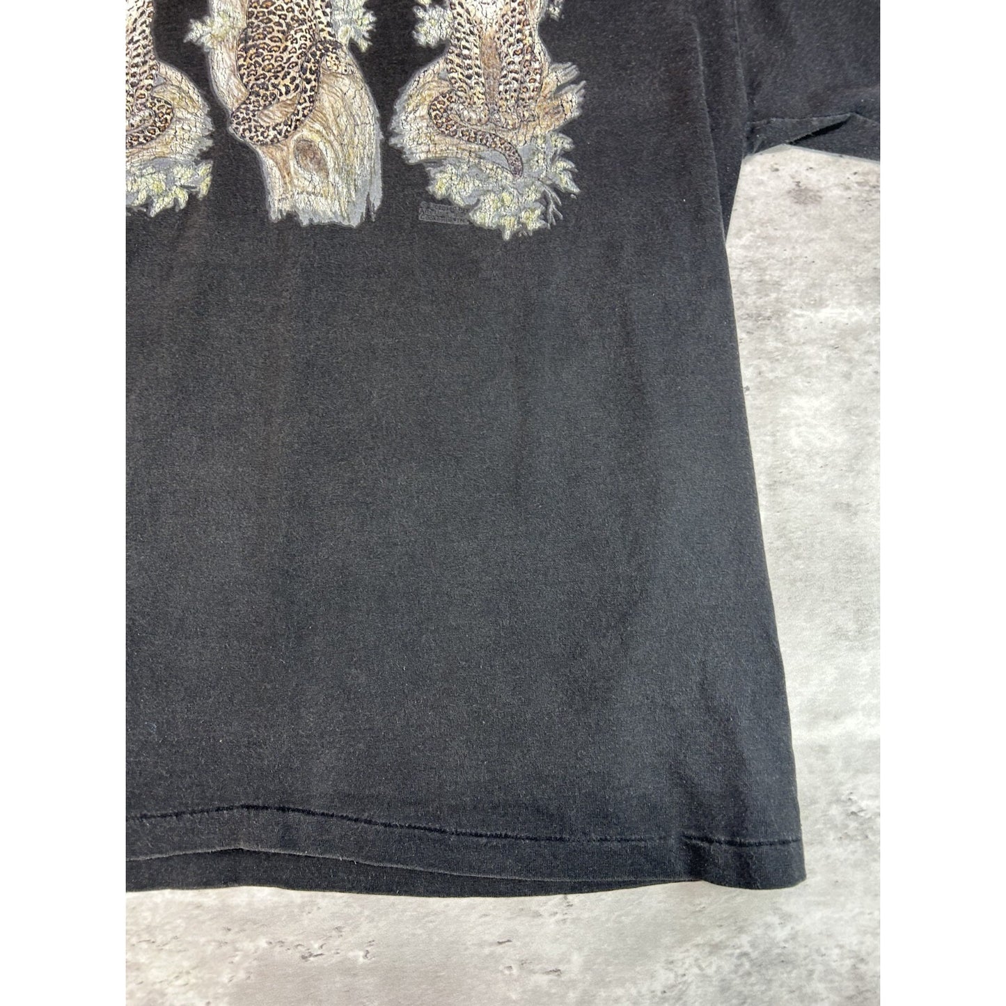 Vintage Cheetah Pack Animal Nature Graphic T-Shirt Size Medium Black