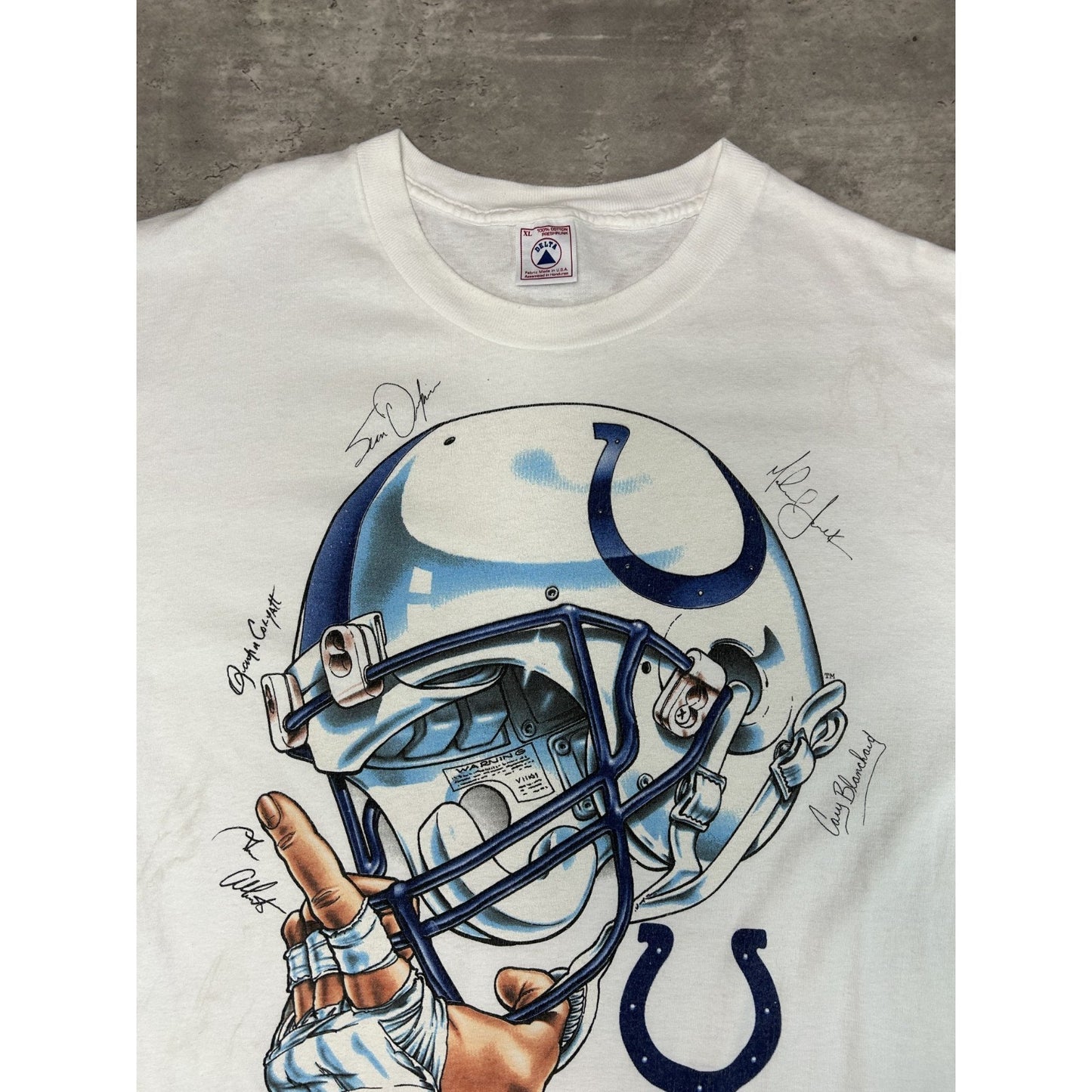 Vintage 90s Indianapolis Colts NFL Helmet Graphic Football T-Shirt Size XL