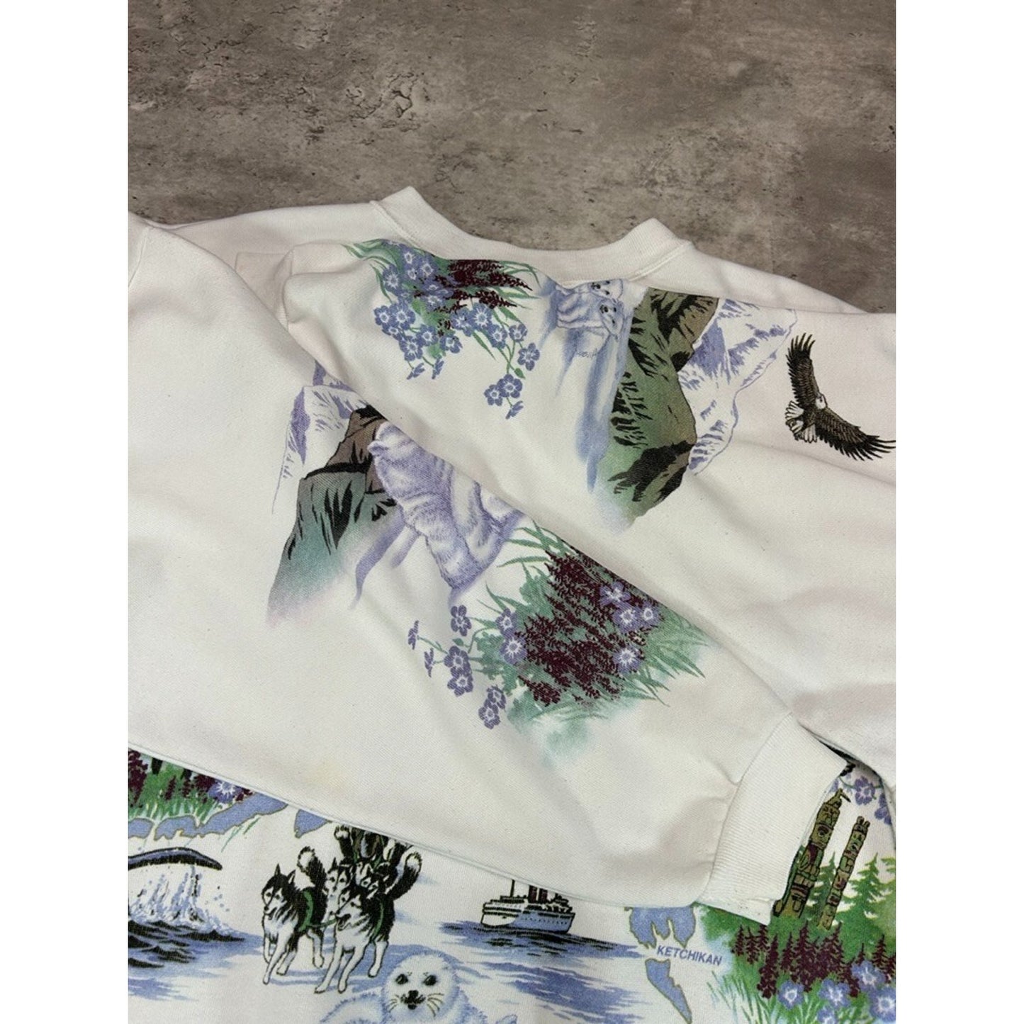Vintage 90s Alaska Nature Animals All Over Print Sweatshirt Size Large White