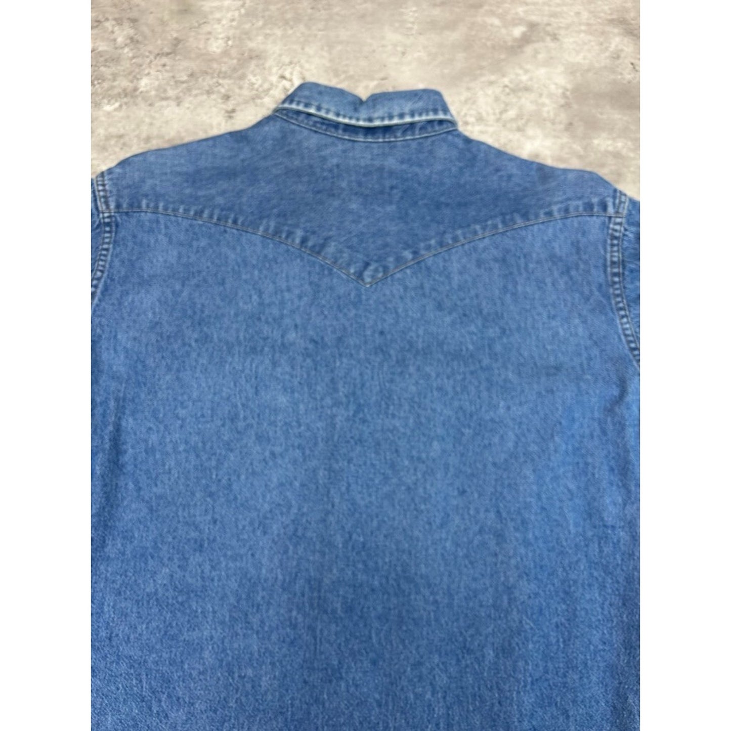 Vintage 1980s Wrangler Pearl Snap Medium Wash Denim Button Up Shirt Size XL